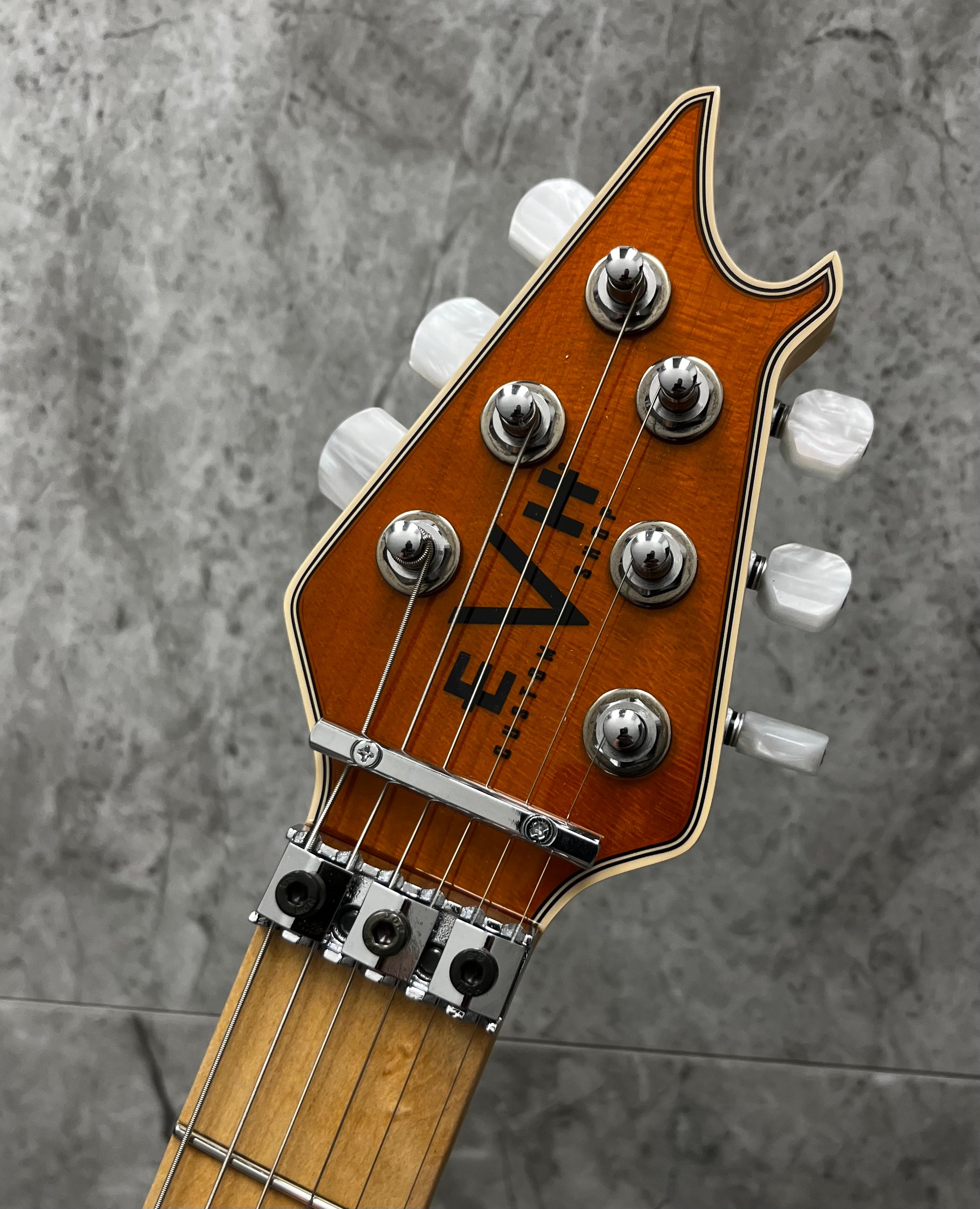 EVH USA CUSTOM SHOP WOLFGANG QUILT TOP TRANS AMBER 5101025090 SERIAL NUMBER WG17679A - 7 LBS 6 OZ