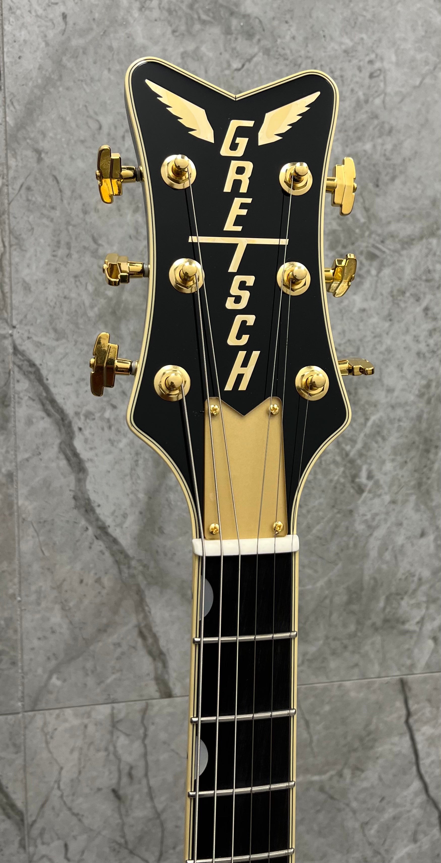 Gretsch MADE IN JAPAN Limited Edition Penguin with String-Thru Bigsby Ebony Fingerboard, Champagne Sparkle 2400585816 SERIAL NUMBER JT25072322 - 8 LBS 14 OZ