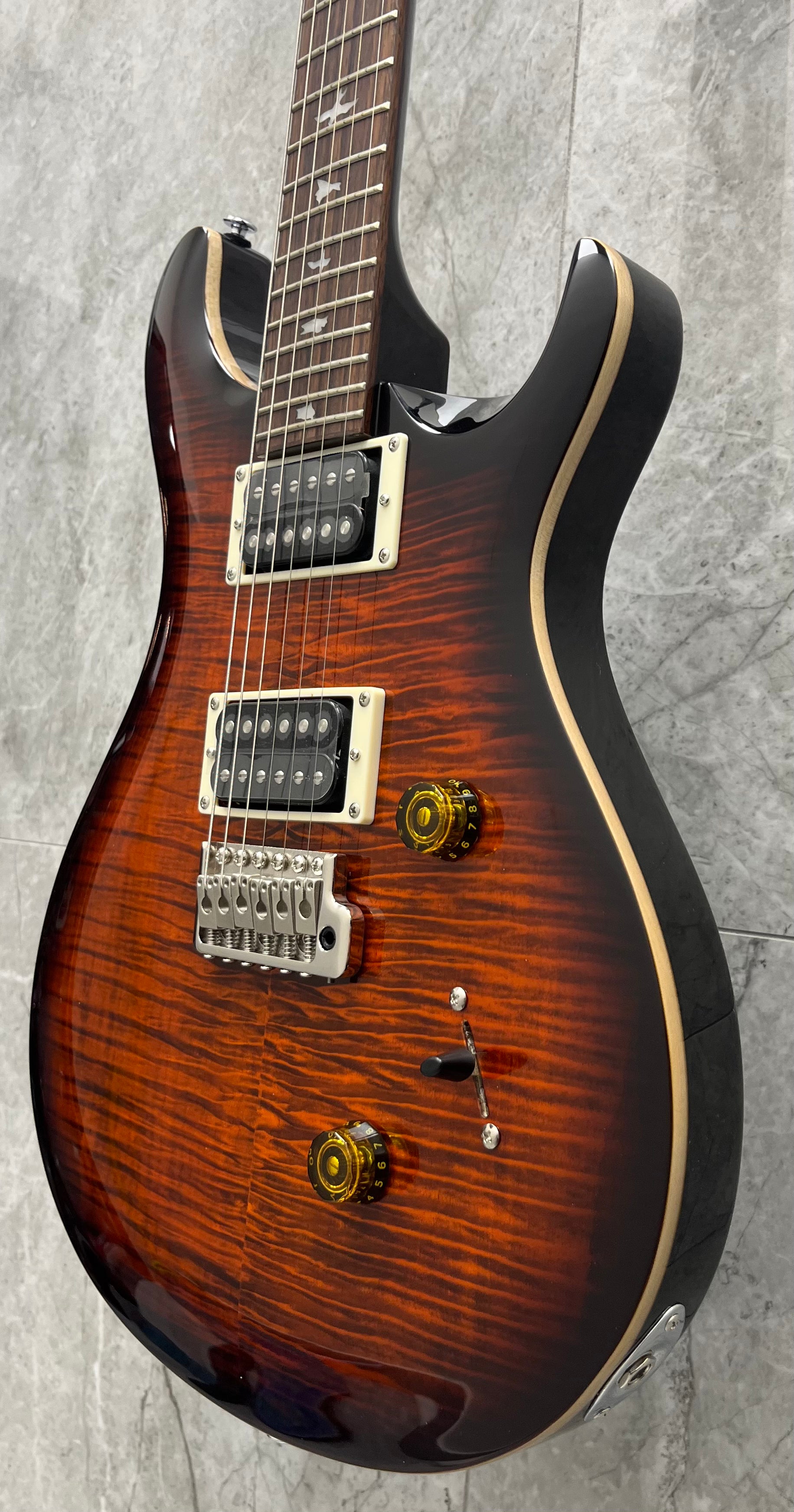 PRS GUITARS SE Custom 24 - ORANGE TIGER SMOKEBURST 108193:OB SERIAL NUMBER CTIG118097 - 8.0 LBS