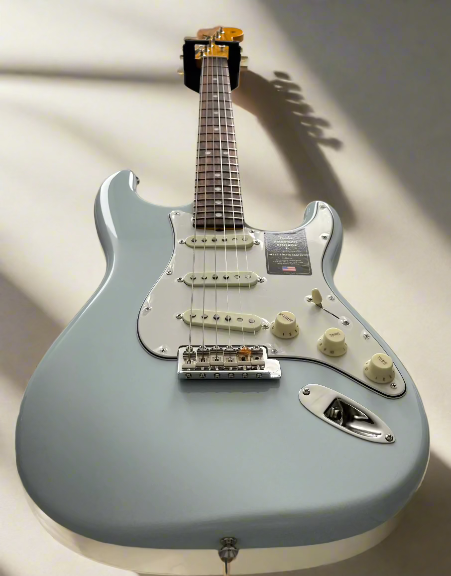 FENDER American Vintage II 1965 Stratocaster Round-Lam Rosewood Fingerboard, Sonic Blue 0110280872 SERIAL NUMBER V2551227 - 8.2 LBS