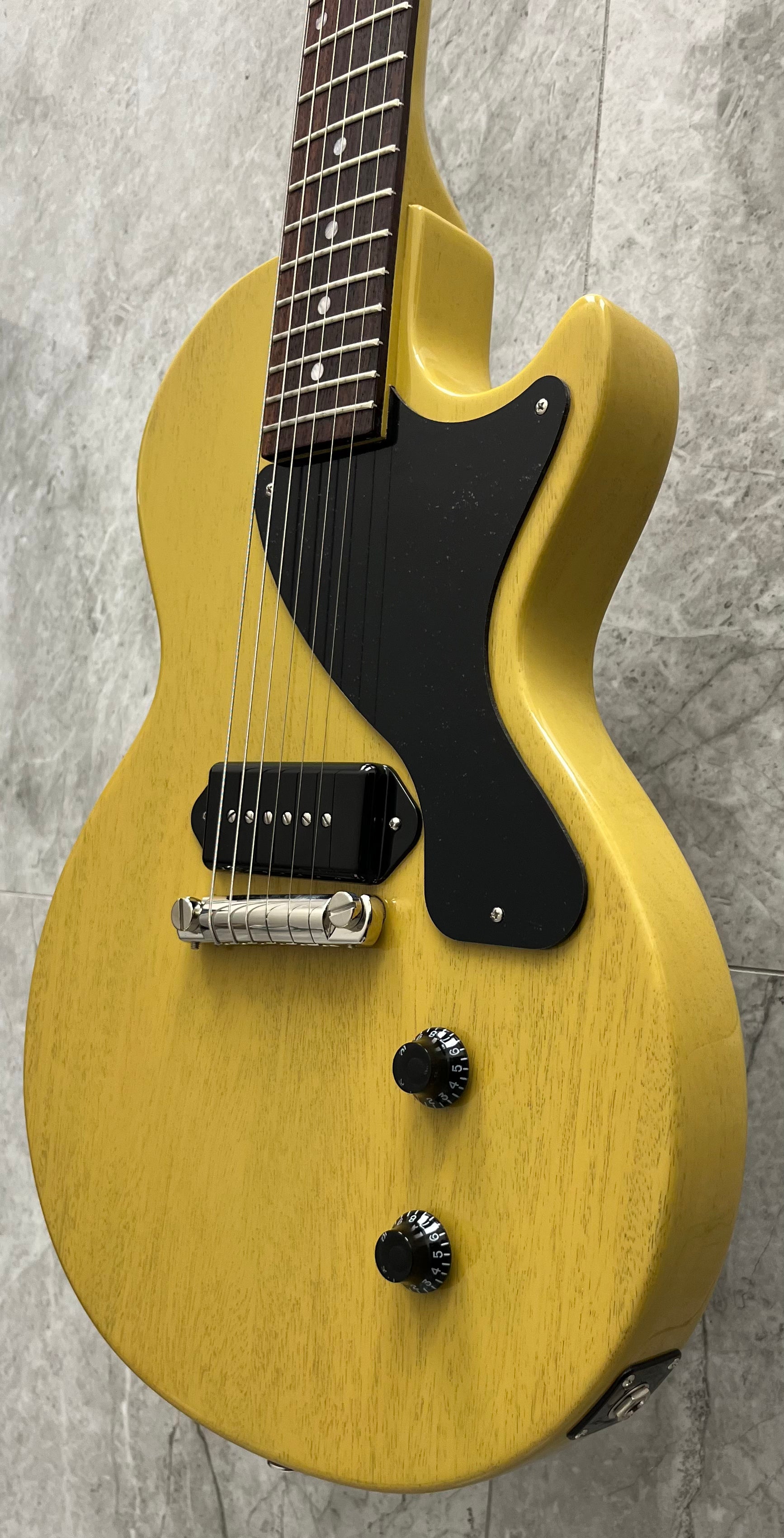 Gibson USA Les Paul Junior Electric Guitar with Hardshell Case - TV Yellow LPJR00TVNH