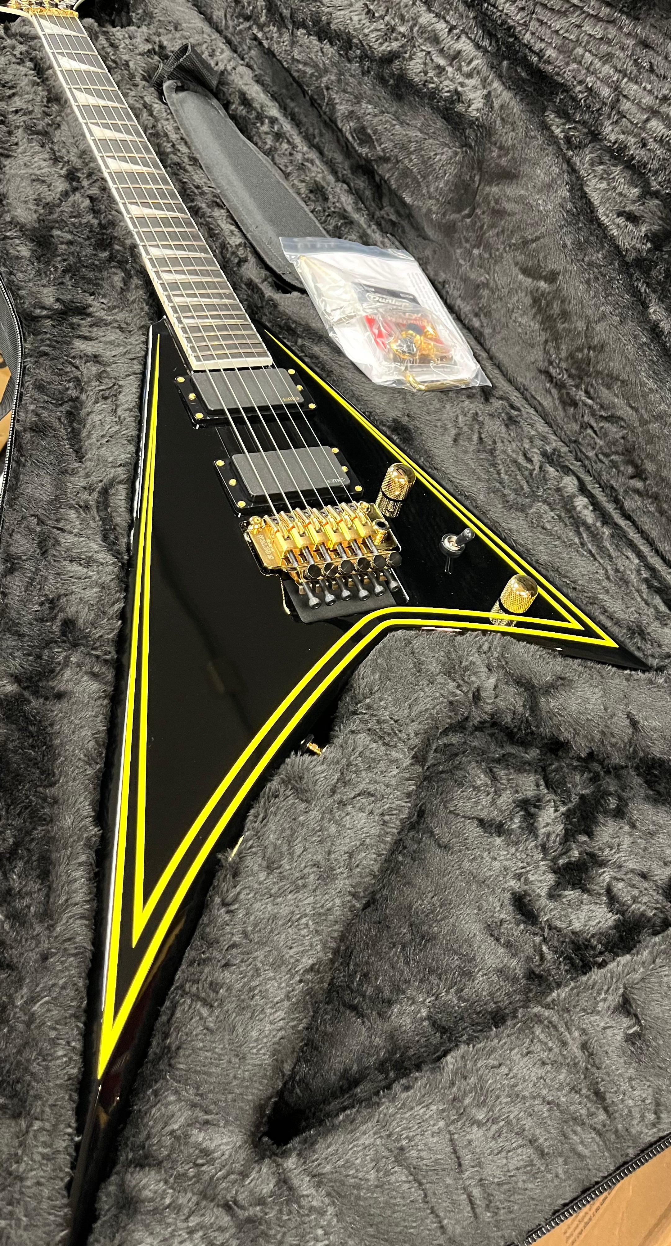 Jackson MADE IN JAPAN MJ Series Rhoads RR24MG, Ebony Fingerboard, Black with Yellow Pinstripes 2904001898