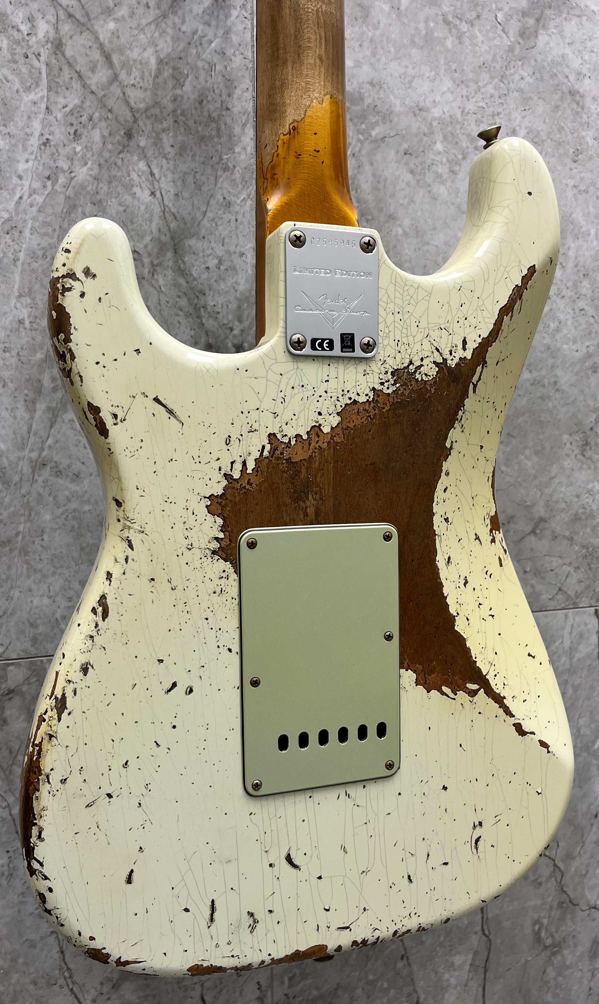 Fender USA Custom Shop Special Run 62/63 Stratocaster Super Heavy Relic Tomatillo Green 9231017115 SERIAL NUMBER CZ585946 - 7 LBS 14 OZ