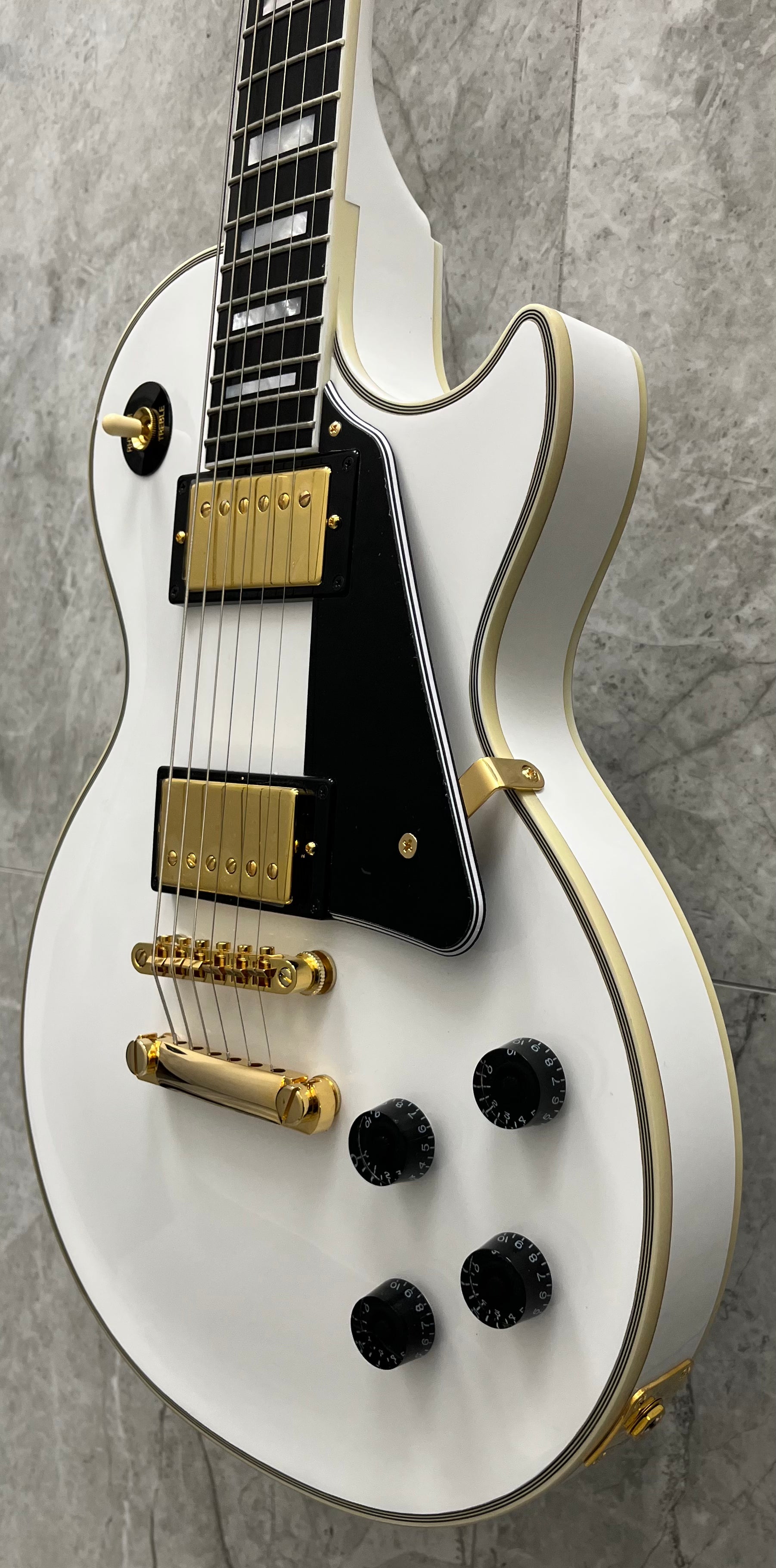 Epiphone ( GIBSON HEADSTOCK ) Les Paul Custom Electric Guitar with Case - White ECLPCAWGH SERIAL NUMBER 23111522800 - 8.4 LBS