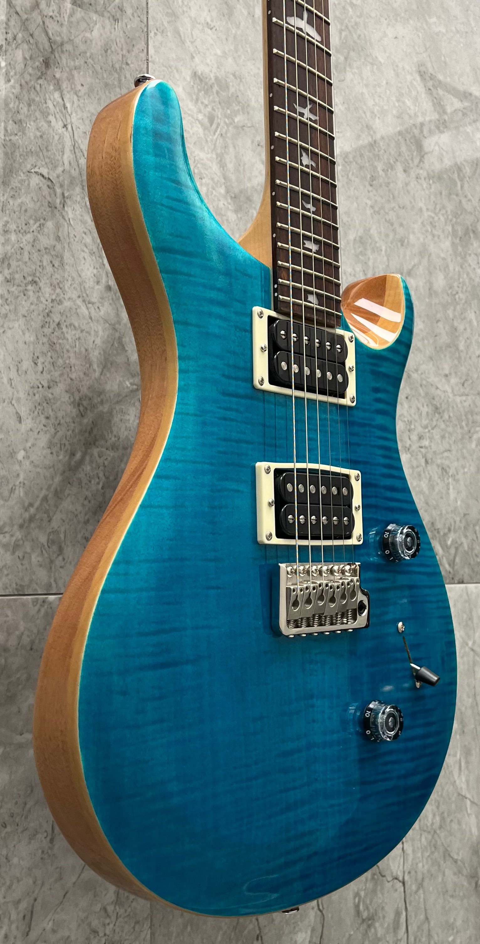 PRS GUITARS SE Custom 24 W/ GIG BAG Blue Matteo / Natural back 108193:BN SERIAL NUMBER CTIG120386 - 7 LBS 12 OZ