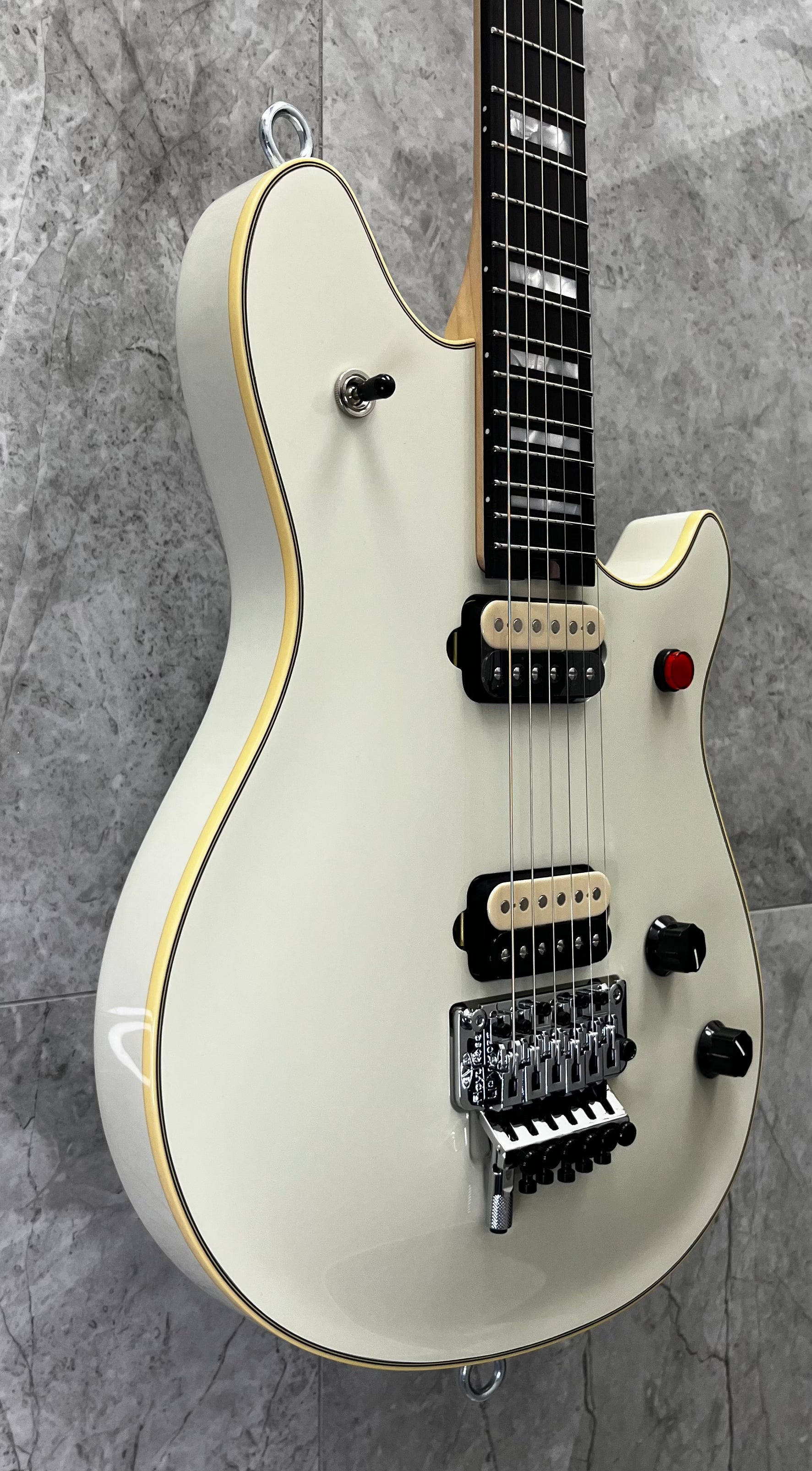 EVH MADE IN JAPAN MIJ Series EVH Signature Wolfgang Ebony Fingerboard, Ivory MODEL 5108000849 SERIAL NUMBER JFE2600012 - 8 LBS 7 OZ