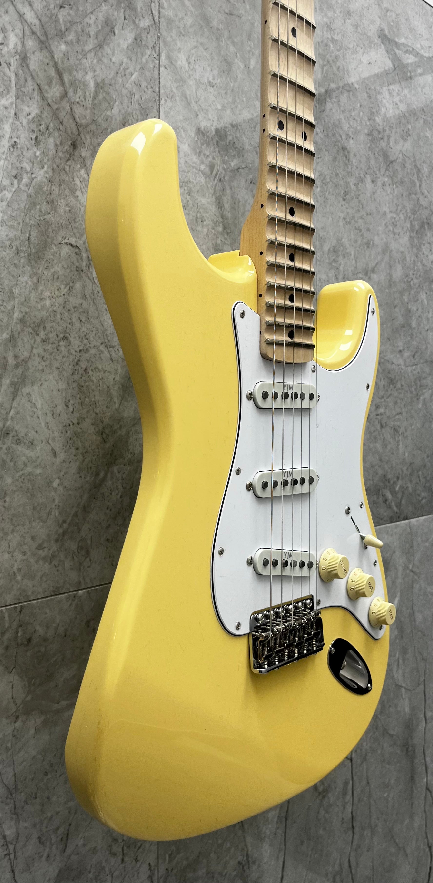 Fender USA Yngwie Malmsteen Stratocaster Scalloped Maple Fingerboard Vintage White 0107112841 SERIAL NUMBER US26049931 - 7 LBS 14 OZ