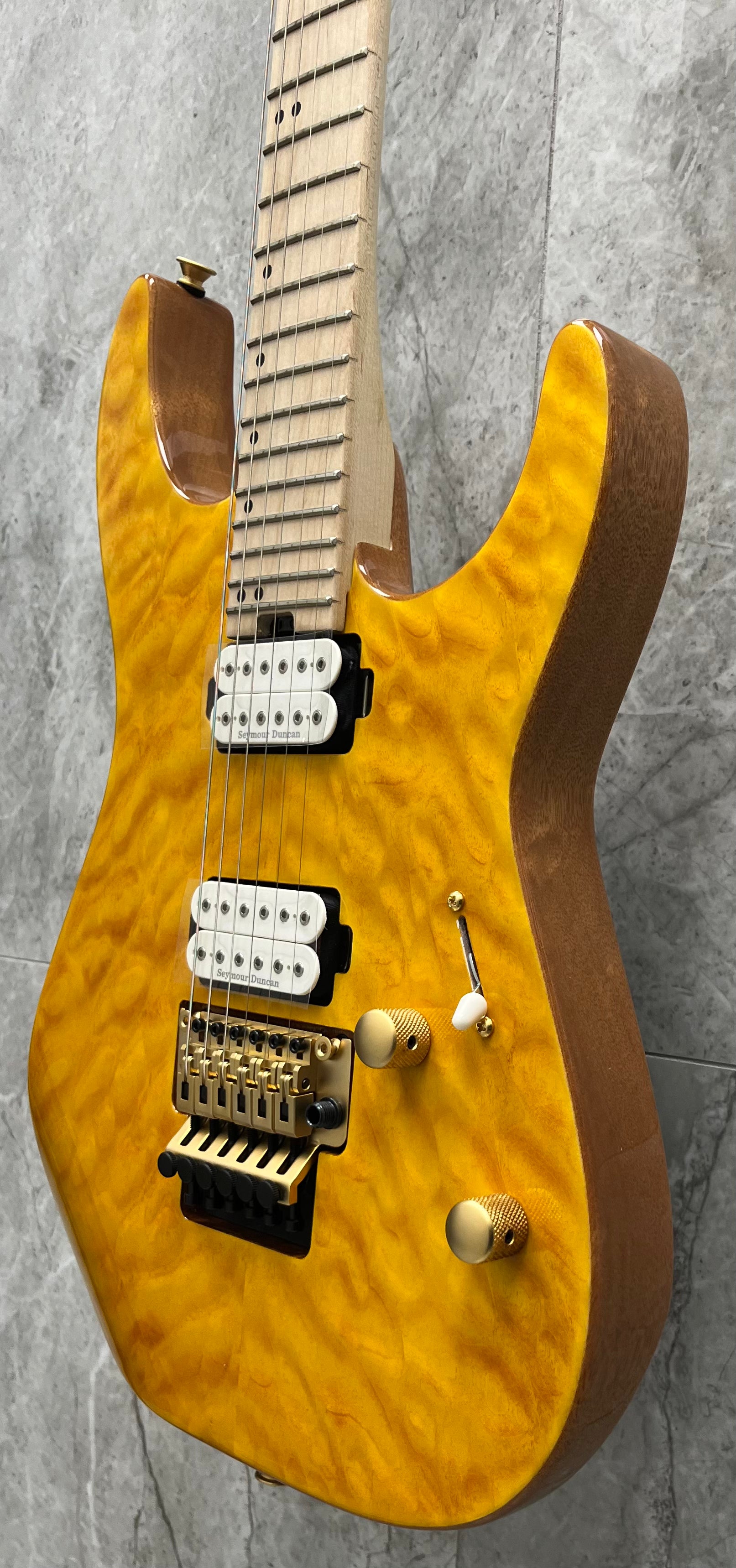 Charvel Pro-Mod DK24 HH FR M Mahogany with Quilt Maple Maple Fingerboard Dark Amber 2969431558 SERIAL MC24000636 - 7.4 LBS