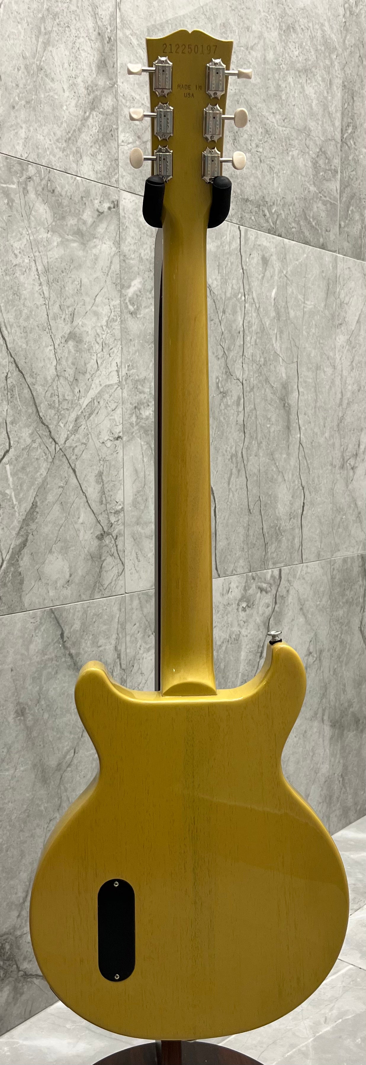 Gibson USA Les Paul Junior Double Cut Electric Guitar with Hardshell Case - TV Yellow LPJD00TVNH SERIAL NUMBER 212250197 - 6 LBS 11 OZ