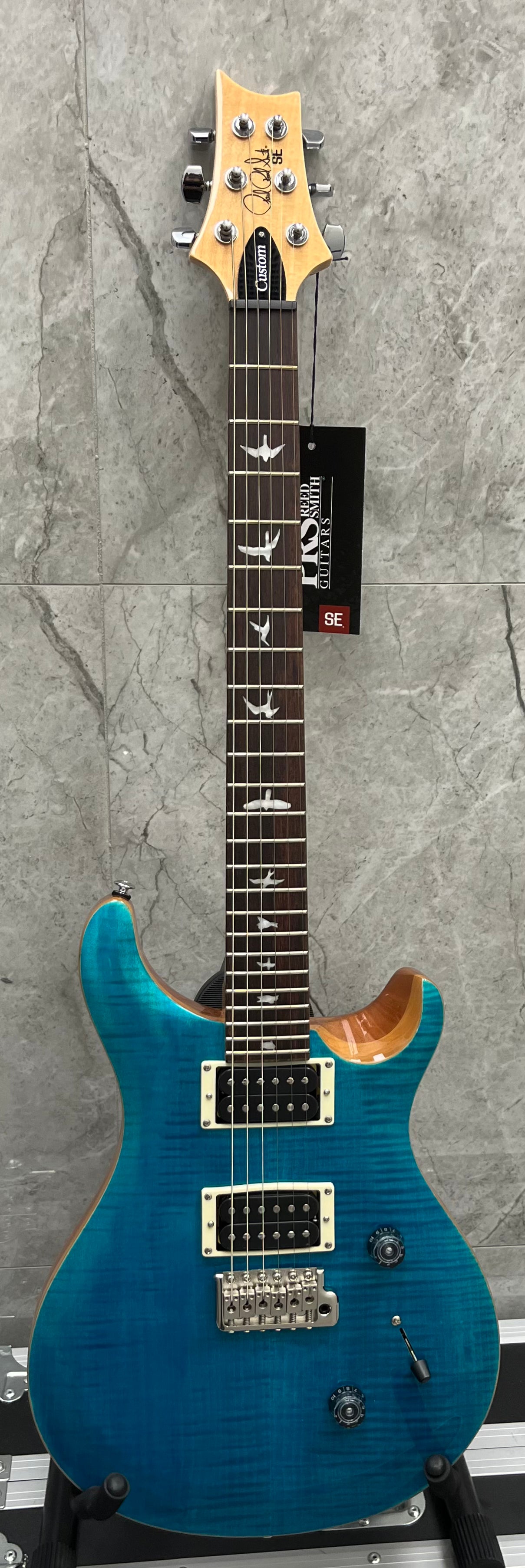 PRS GUITARS SE Custom 24 W/ GIG BAG Blue Matteo / Natural back 108193:BN SERIAL NUMBER CTIG120386 - 7 LBS 12 OZ
