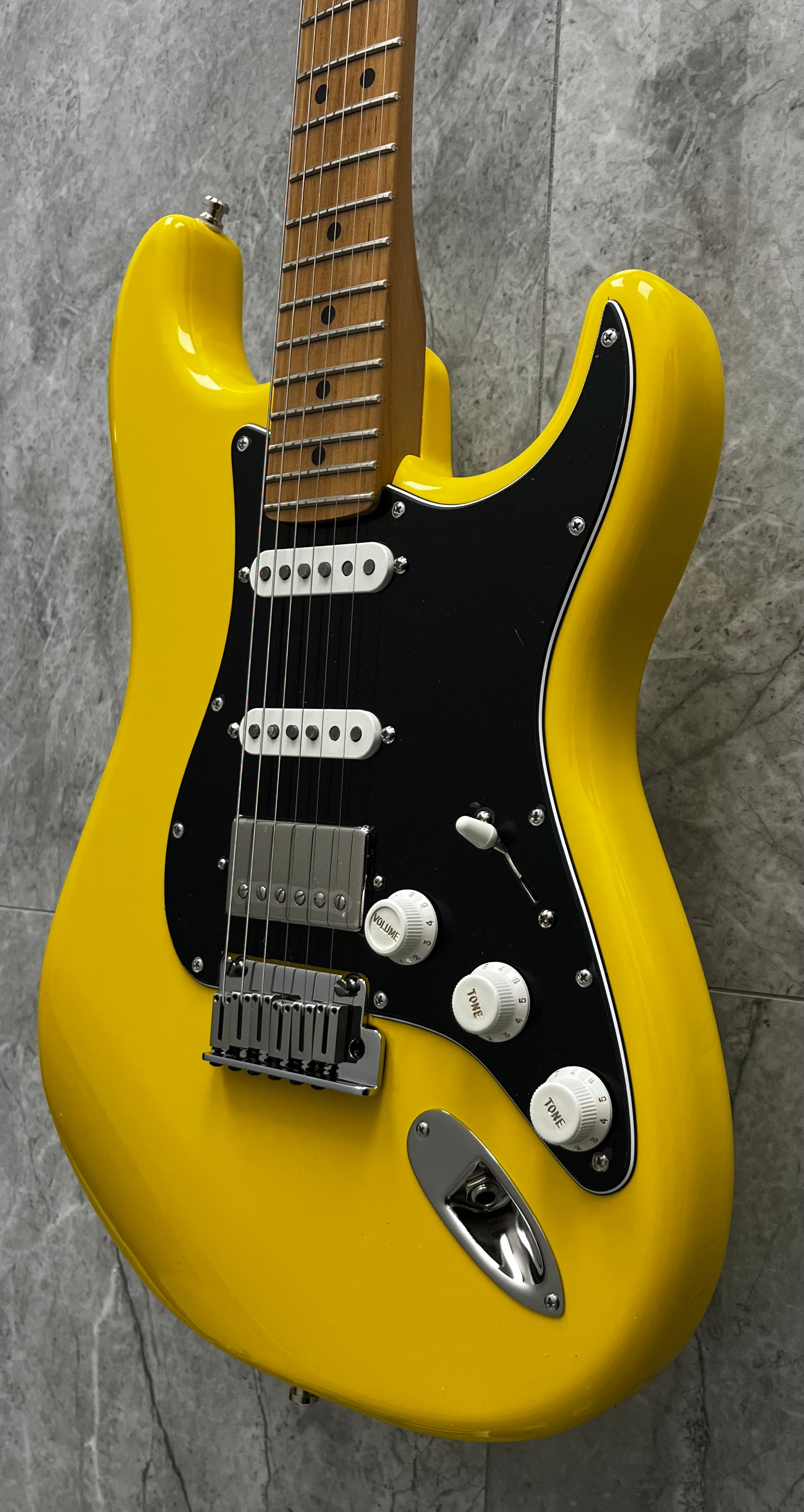 Fender Limited Edition American Ultra II Stratocaster HSS Graffiti Yellow w/Seymour Duncan 0179152713 SERIAL NUMBER US26000726 - 8 LBS 2 OZ