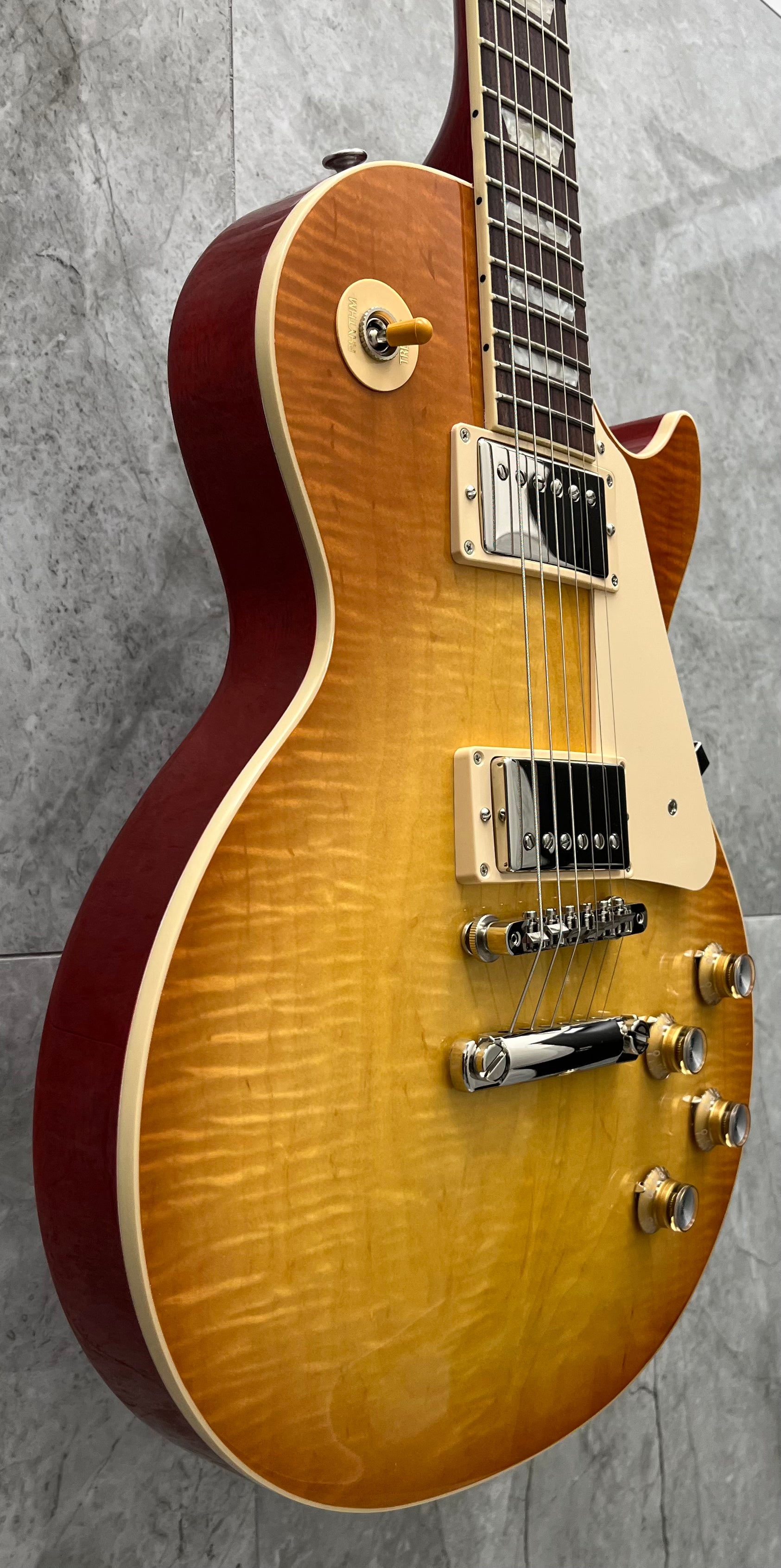 Gibson USA Les Paul Standard 60s FIGURED FLAME TOP LPS600UBNH Unburst SERIAL NUMBER 200440347 - 9.8 LBS
