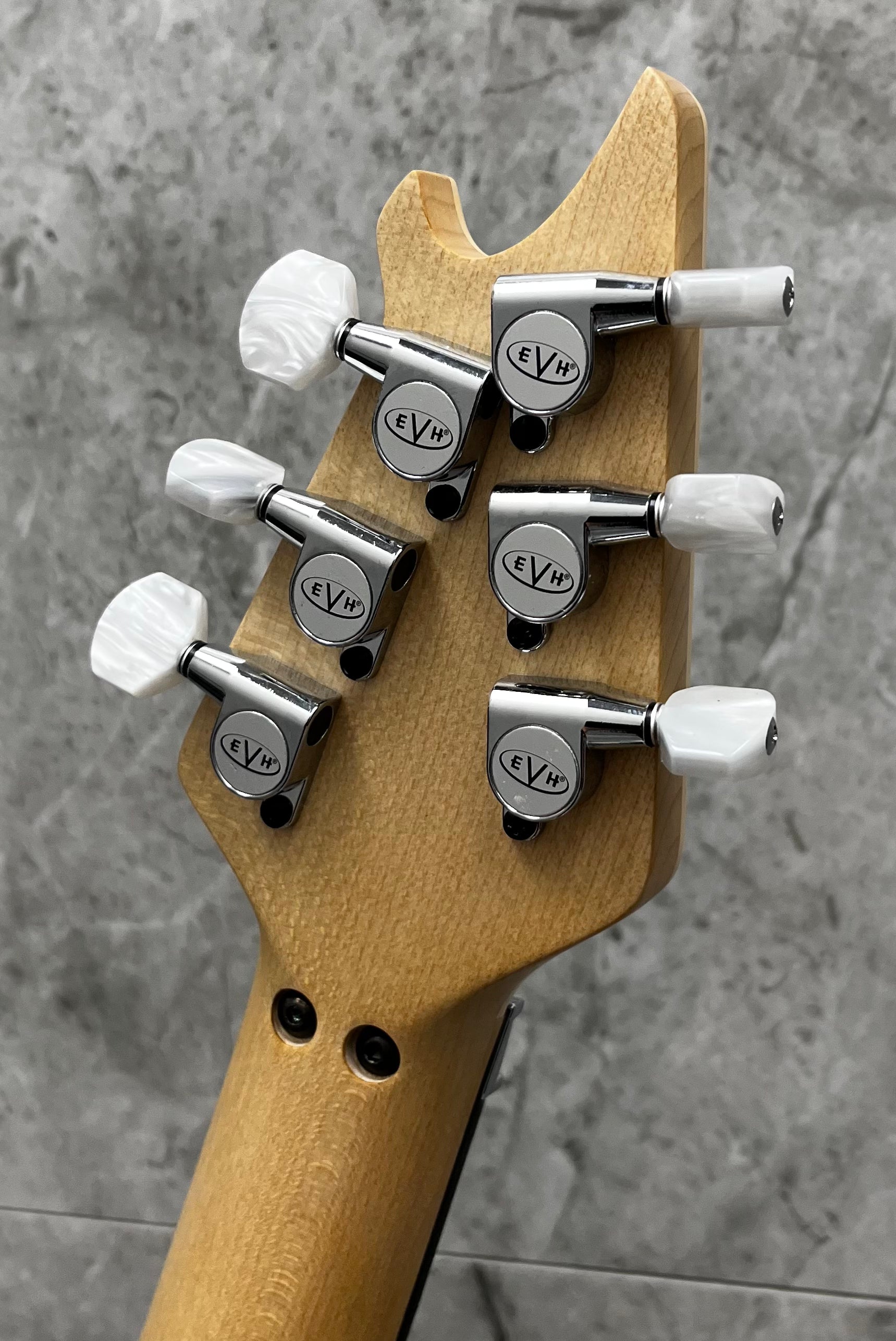 EVH Wolfgang MADE IN THE USA Edward Van Halen Signature Ebony Fingerboard Ivory 5107921849 SERIAL NUMBER WG17735A - 8 LBS 3 OZ