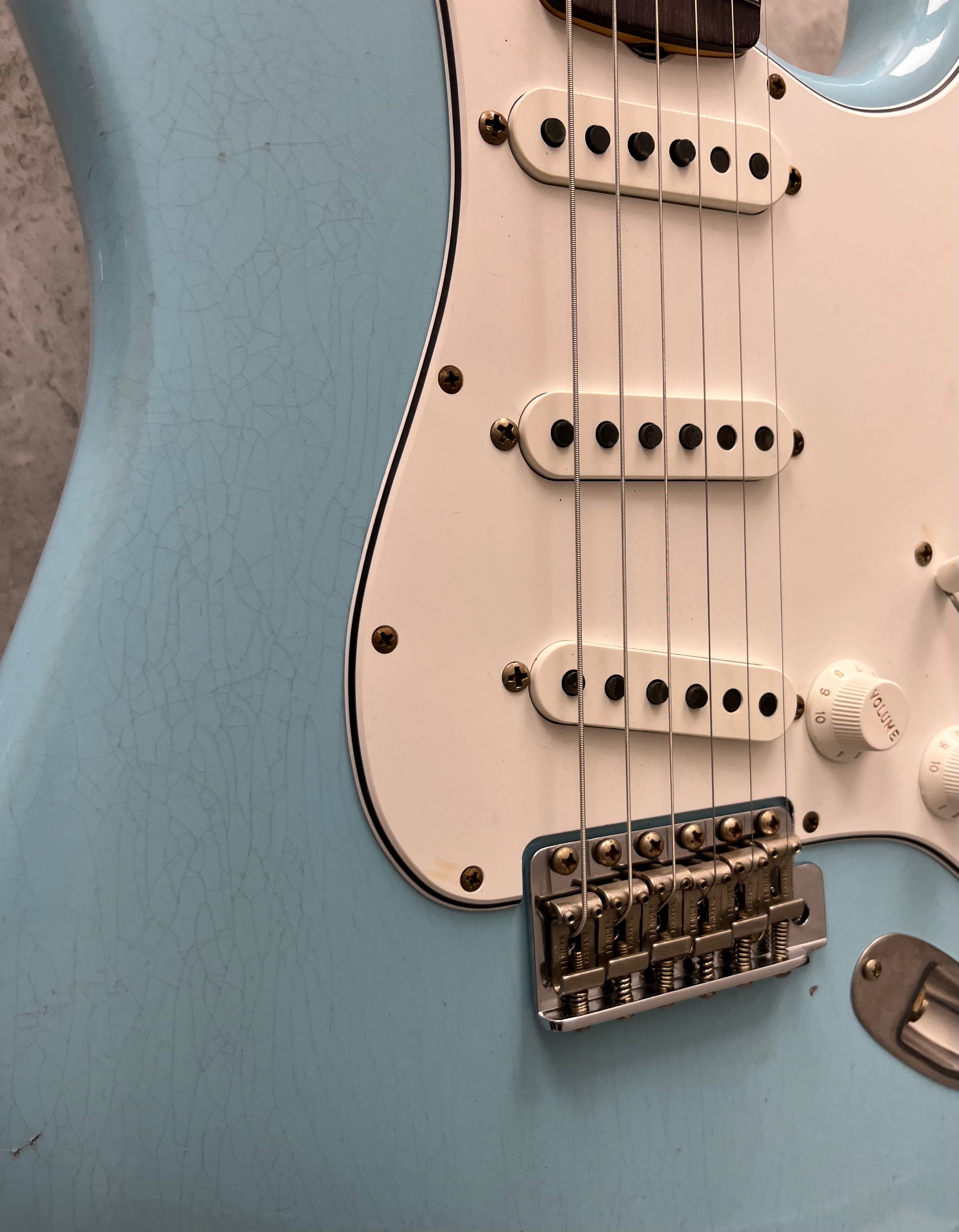 Fender Custom Shop 1969 Stratocaster Journeyman Relic Rosewood Fingerboard, Faded Daphne Blue 9235700045 SERIAL NUMBER CZ588780 - 7 LBS 11 OZ