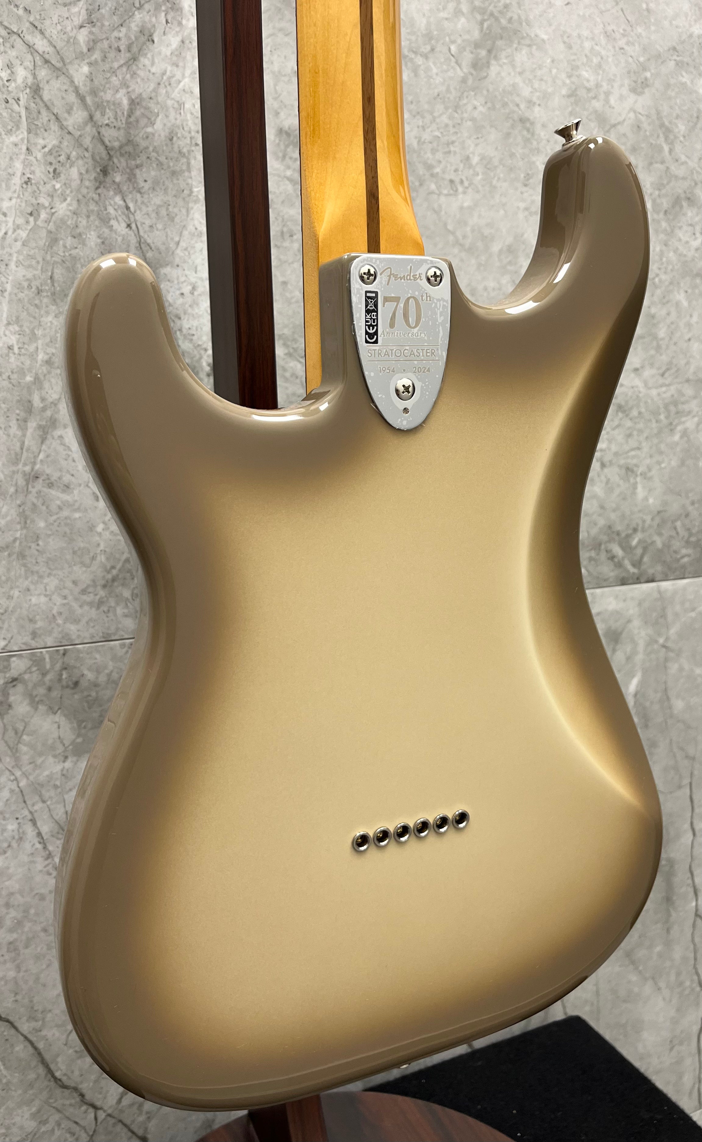 Fender 70th Anniversary Antigua Stratocaster Rosewood Fingerboard, Antigua 0147030888 SERIAL NUMBER SM242276 - 7.0 LBS