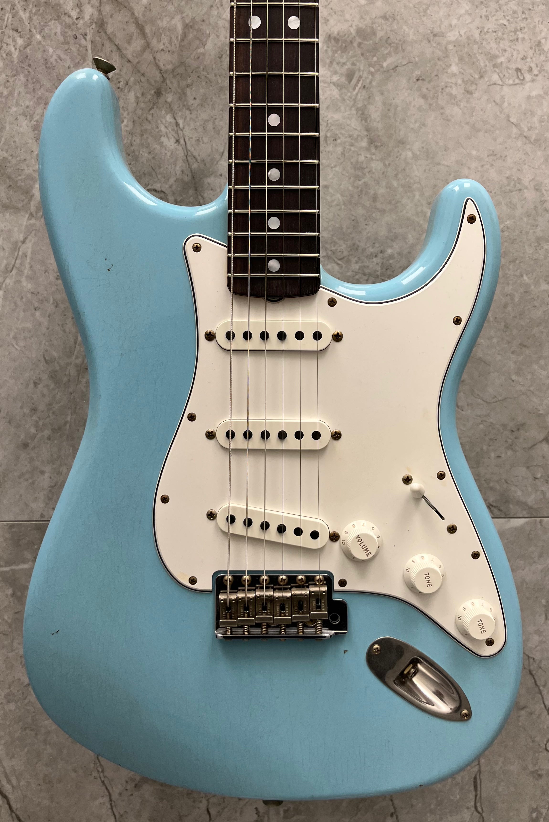 Fender Custom Shop 1969 Stratocaster Journeyman Relic Rosewood Fingerboard, Faded Daphne Blue 9235700045 SERIAL NUMBER CZ588780 - 7 LBS 11 OZ
