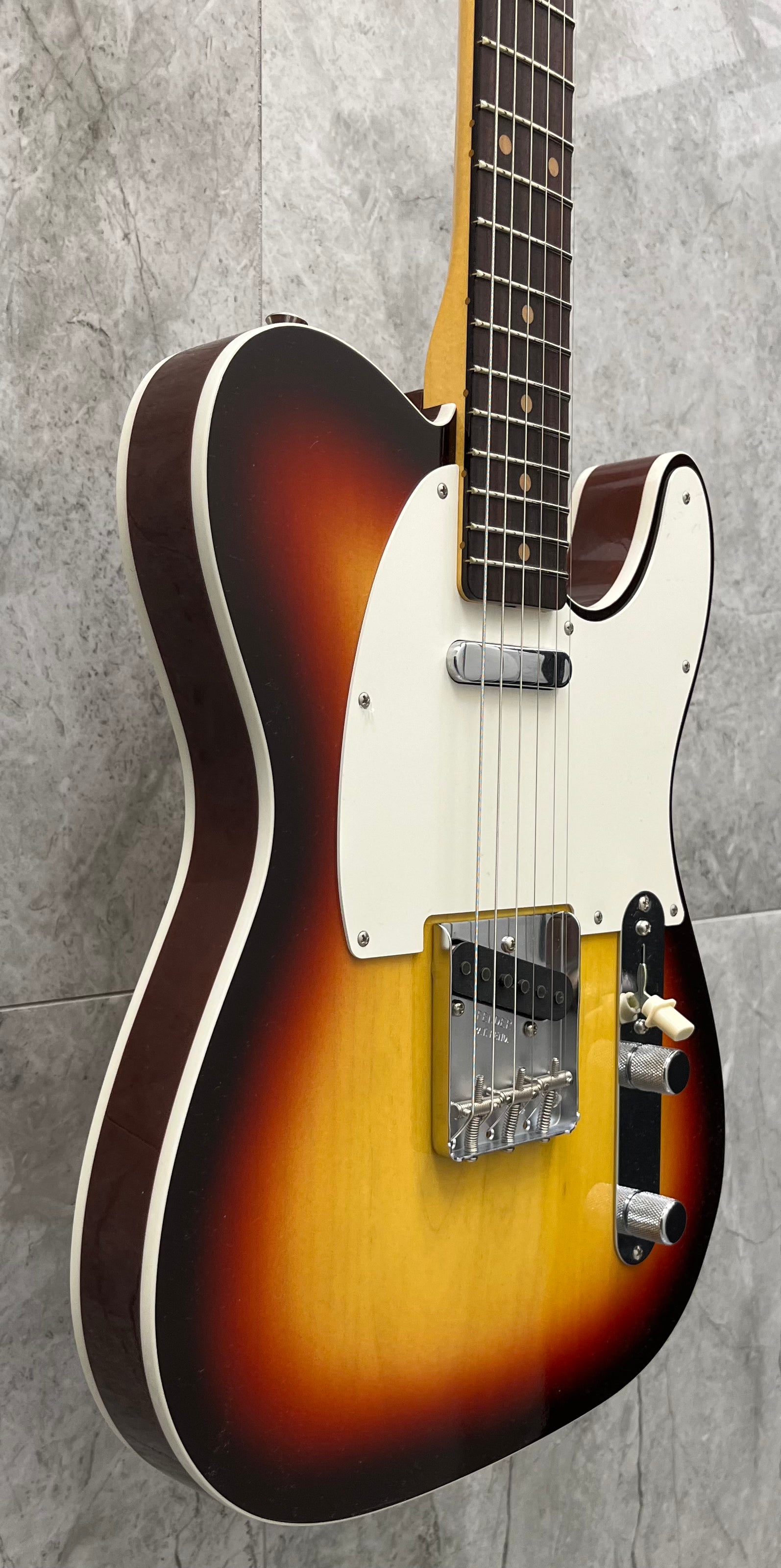 FENDER CUSTOM SHOP Vintage Custom 1959 Telecaster Custom NOS, Rosewood Fingerboard, Chocolate 3-Color Sunburst 9235000564 SERIAL NUMBER R146546 - 7.4 LBS