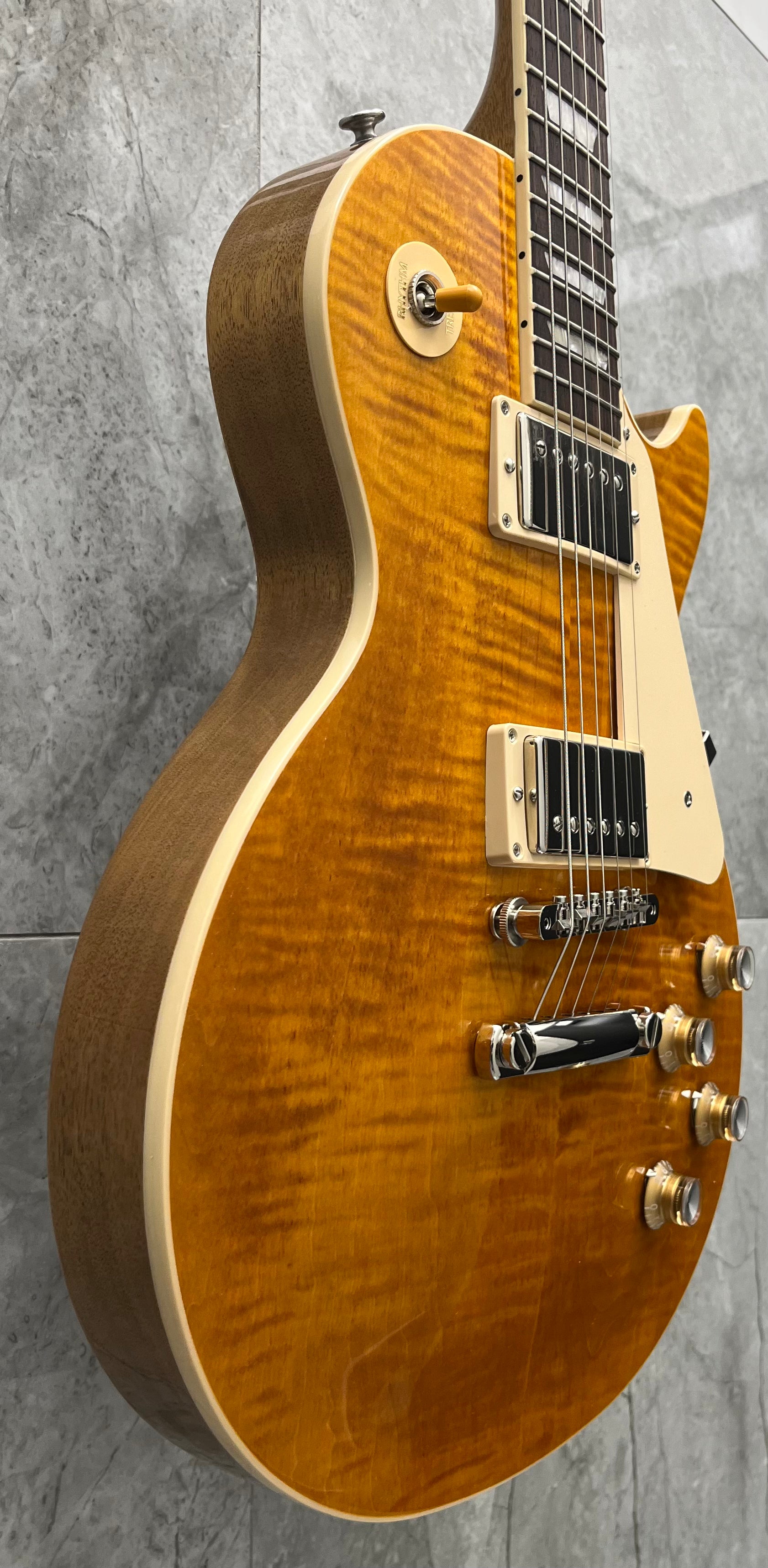 Gibson USA Les Paul Standard 60s Figured Flame Top - Honey Amber LPS600HYNH SERIAL NUMBER 202750273 - 9.6 LBS