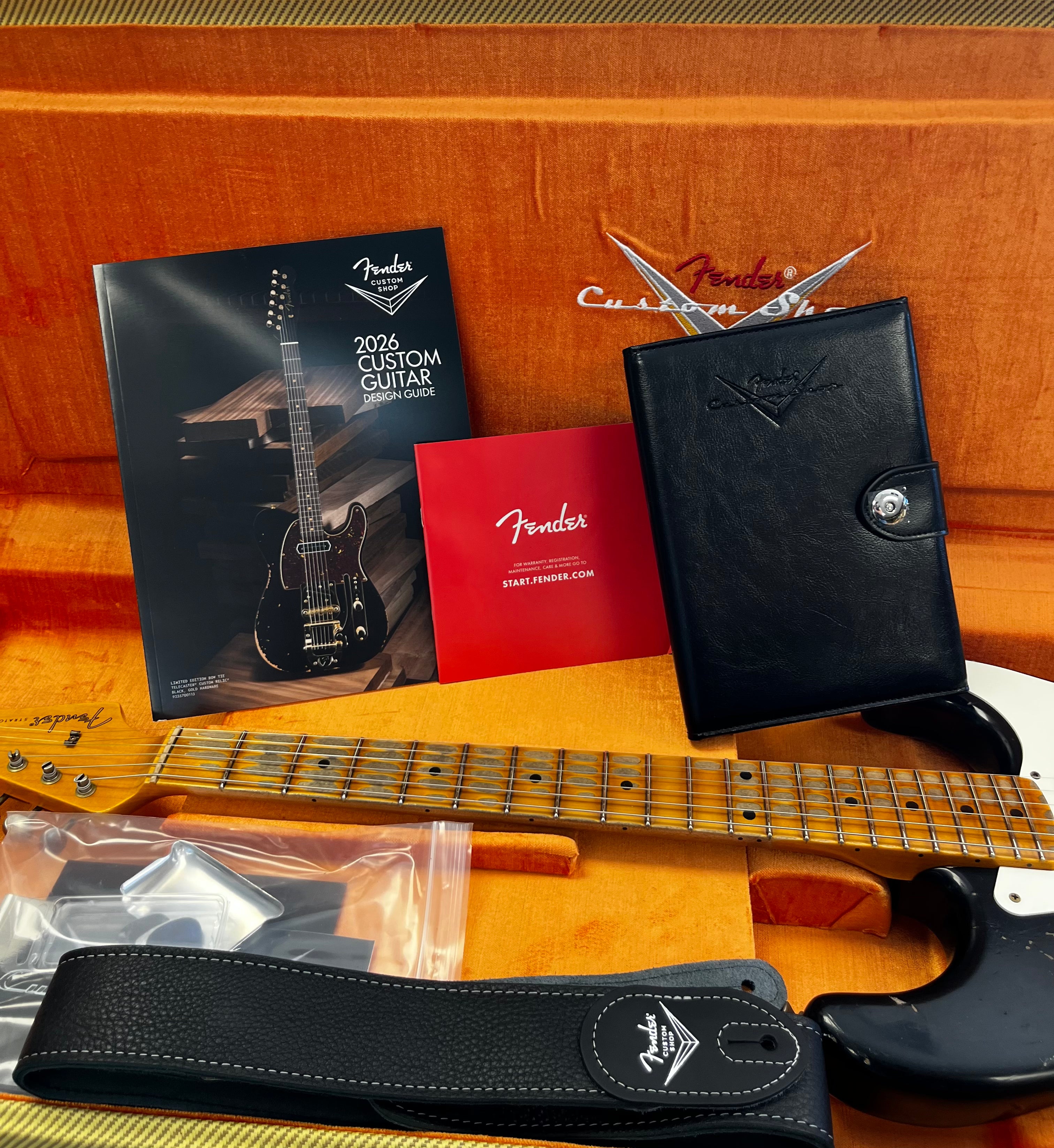 FENDER USA CUSTOM SHOP 1956 Hardtail Stratocaster Heavy Relic Black 9235700225 SERIAL NUMBER CZ2589131 - 6 LBS 15 OZ