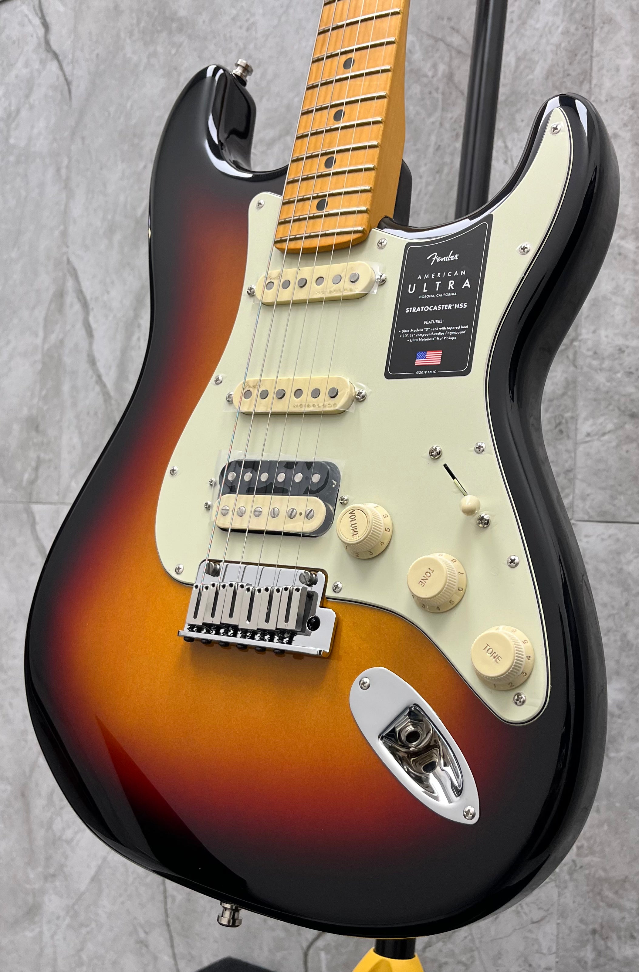 Fender American Ultra Stratocaster HSS Maple Fingerboard Fender American Ultra Stratocaster HSS Maple Fingerboard