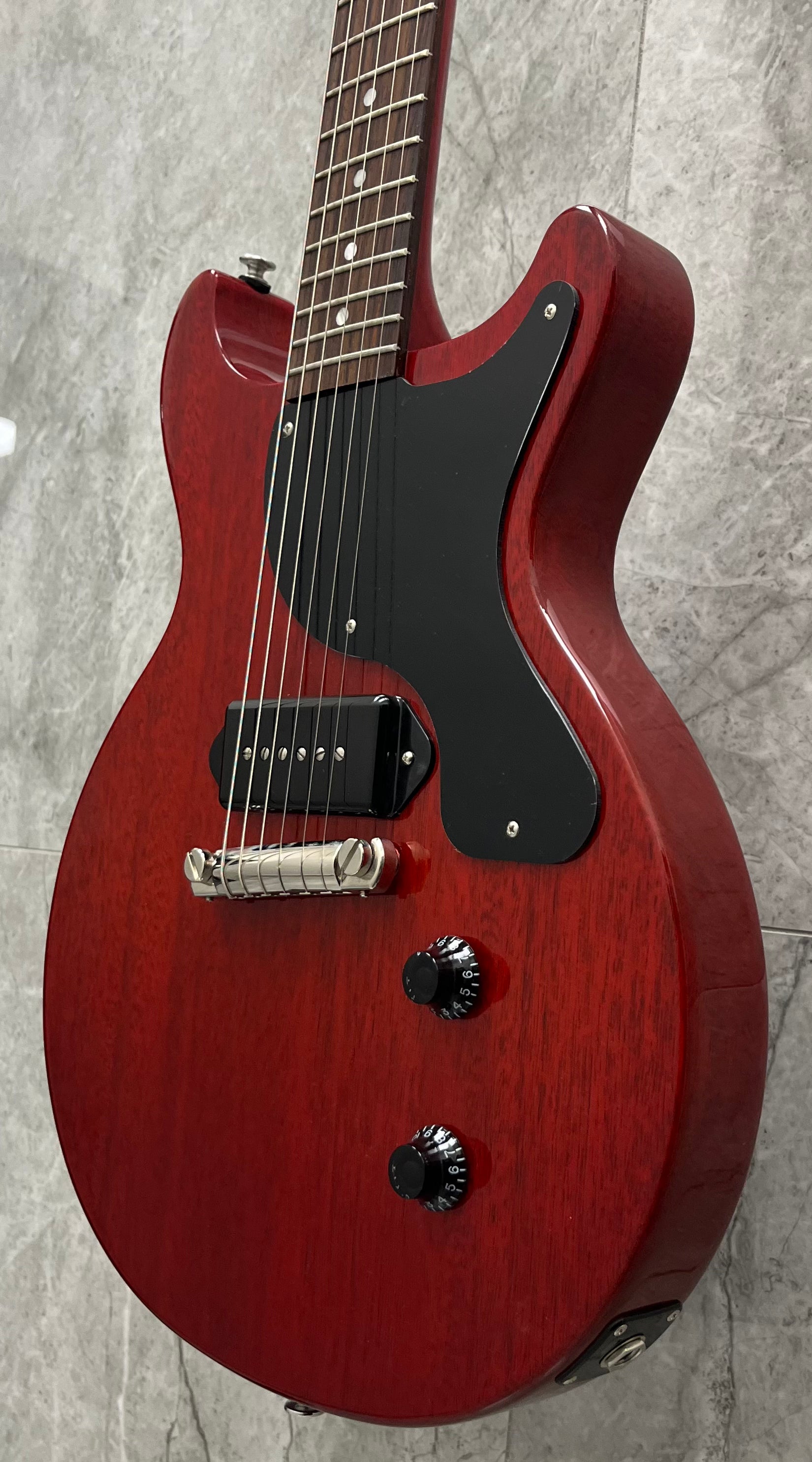 Gibson USA Les Paul Junior Double Cut Electric Guitar with Hardshell Case - Vintage Cherry LPJD00VENH SERIAL NUMBER 213650086 - 6 LBS 11 OZ