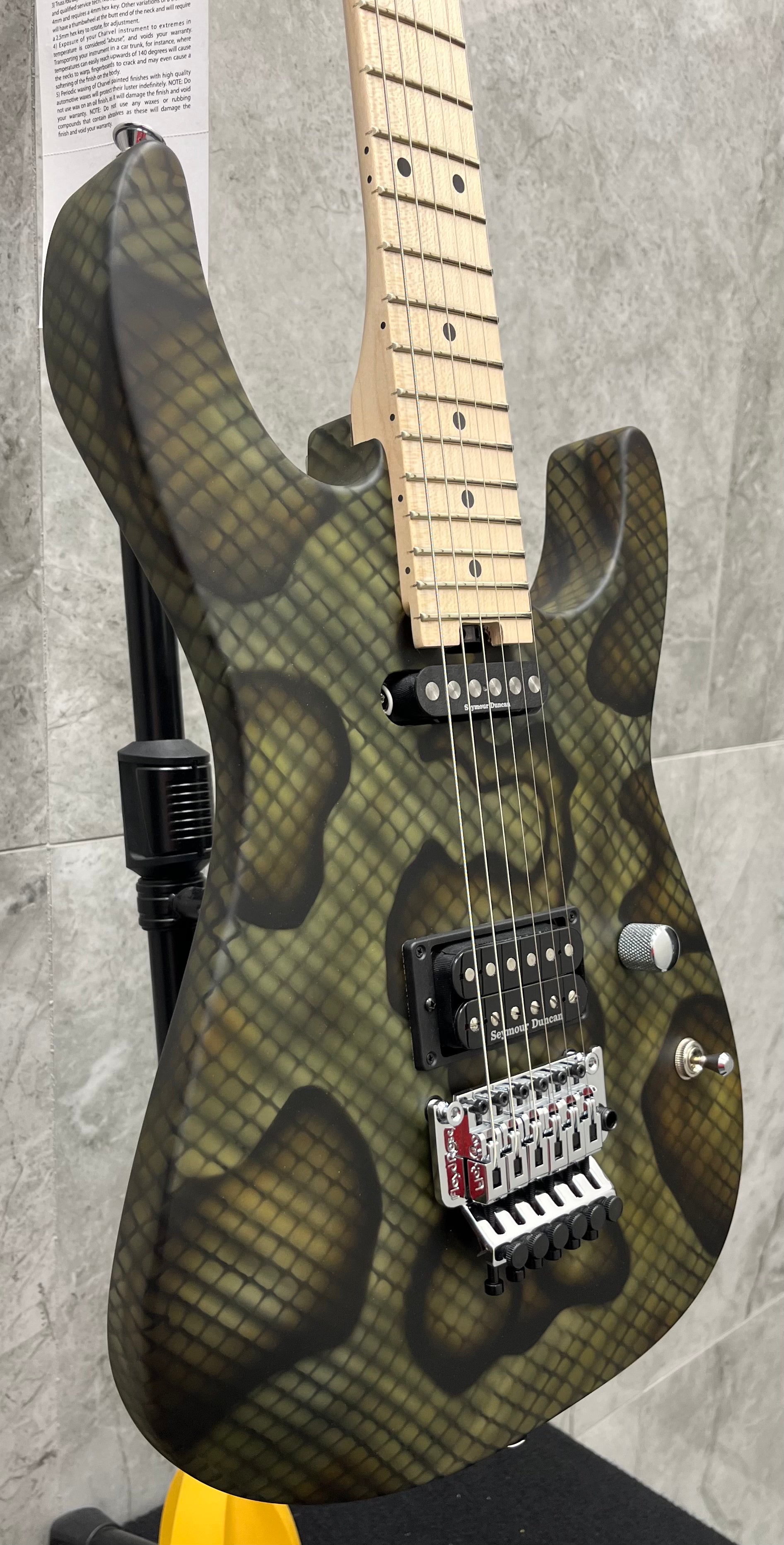 Charvel PM DK WDM SIGNATURE SNAKESKIN Warren DeMartini 2969197591 SERIAL NUMBER MC232901 - 7.4 LBS