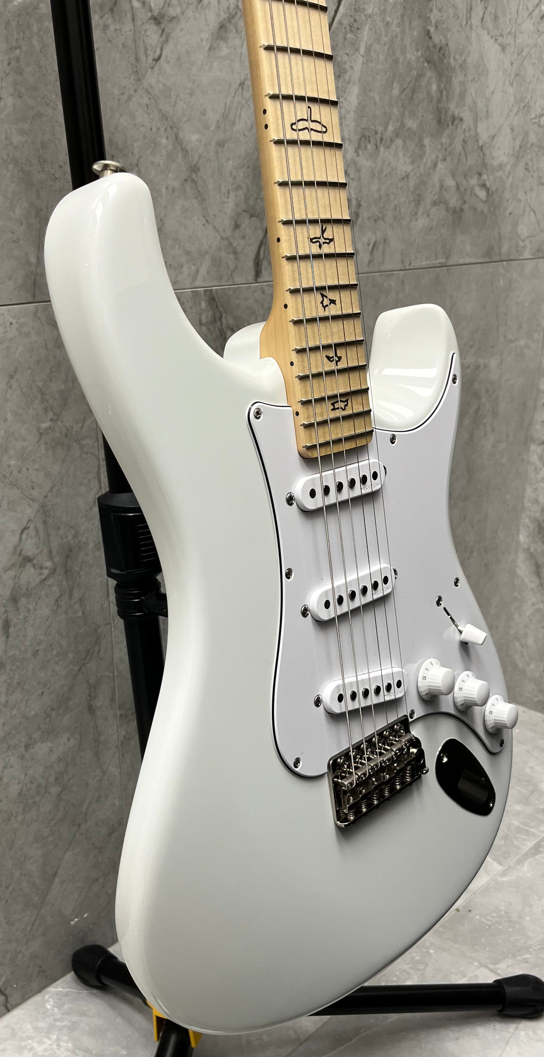 PRS Guitars USA Silver Sky John Mayer Signature - Maple J2 - Frost PRS Guitars USA Silver Sky John Mayer Signature - Maple J2 - Frost