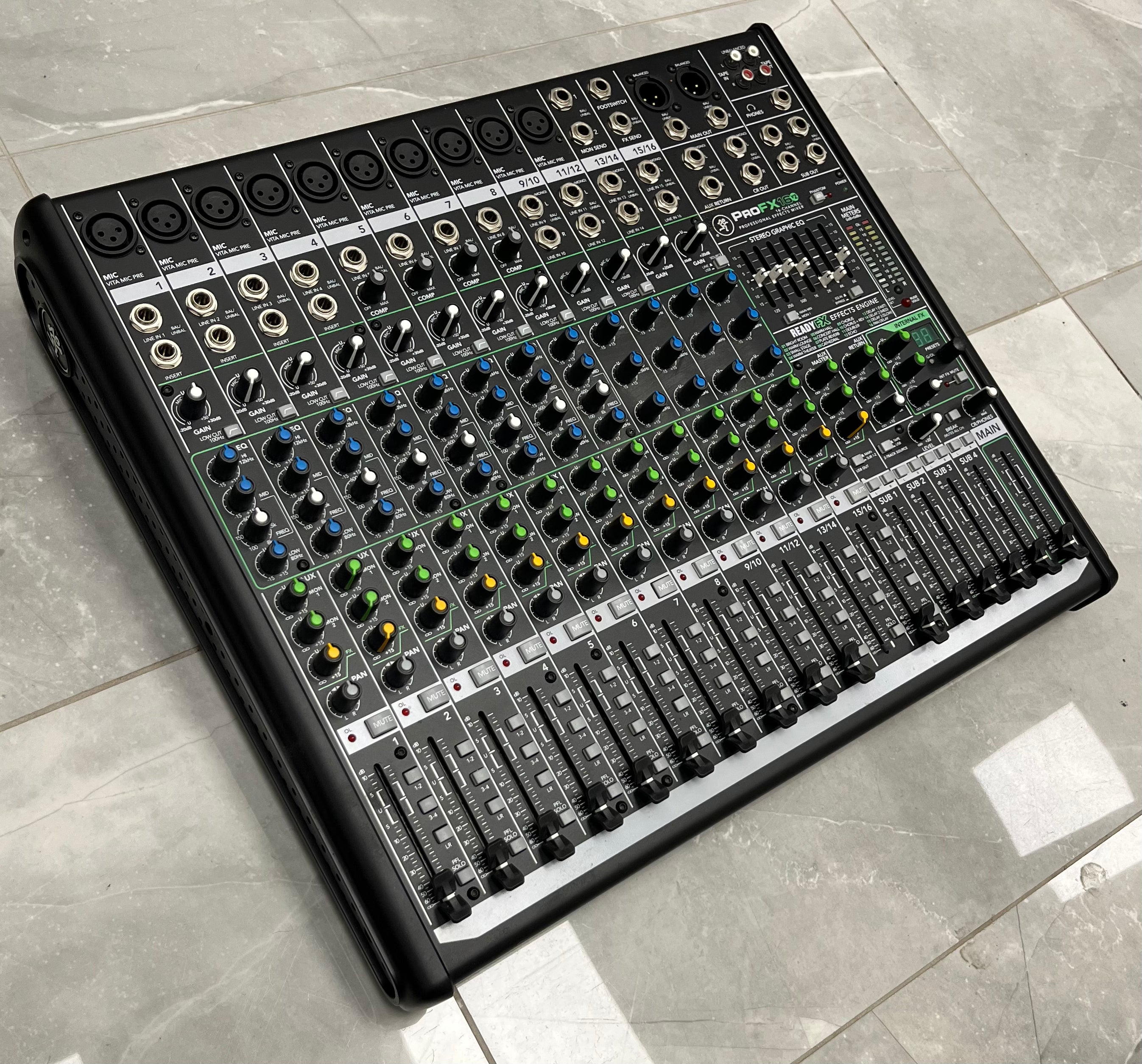 Mackie - PROFX16 V2 Mixer 16 Channel Professional Effects Mixer with USB USED