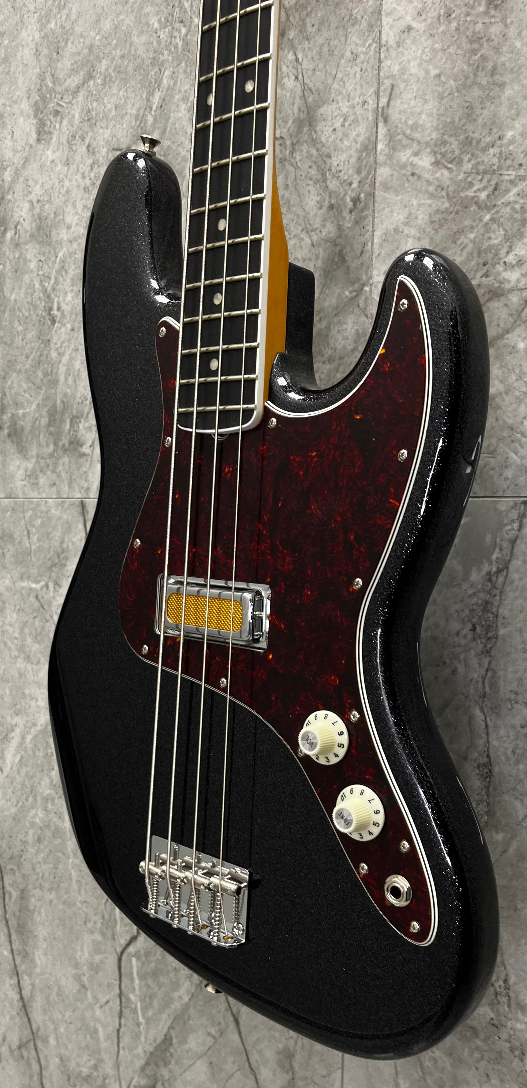 Fender Limited Edition Gold Foil Jazz Electric Bass Guitar Black Sparkle 0140711398 SERIAL NUMBER MX26031511 - 9 LBS 7 OZ