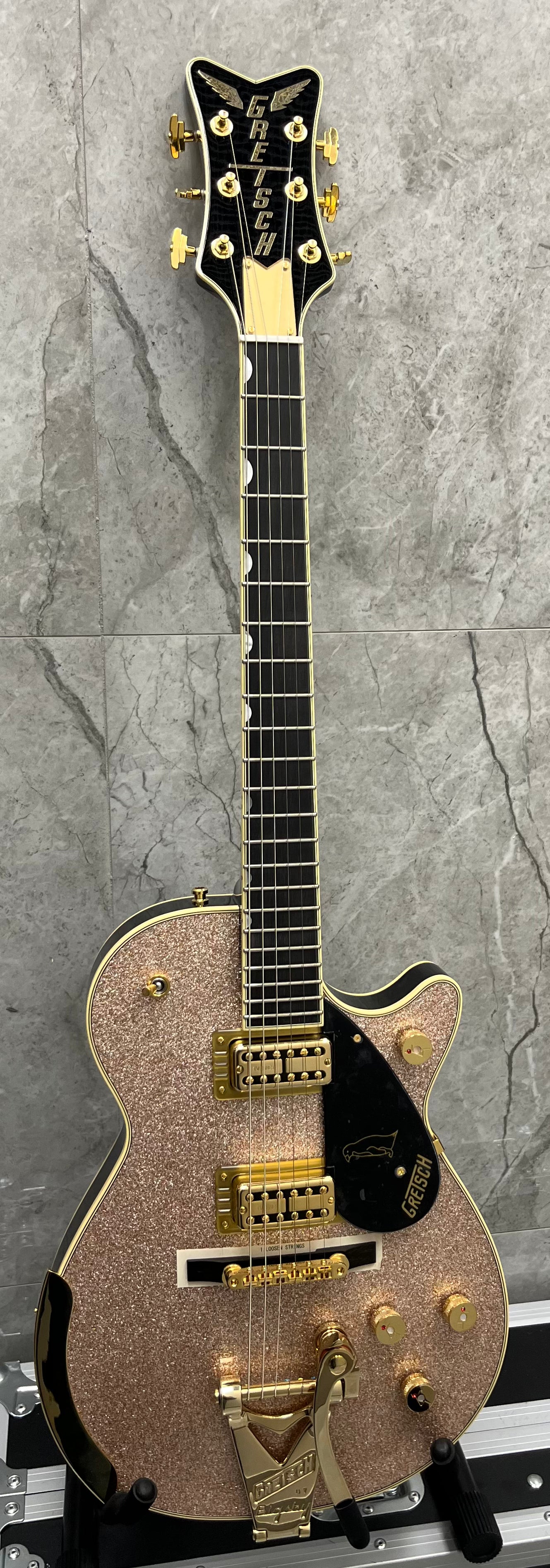 Gretsch MADE IN JAPAN Limited Edition Penguin with String-Thru Bigsby Ebony Fingerboard, Champagne Sparkle 2400585816 SERIAL NUMBER JT25072322 - 8 LBS 14 OZ