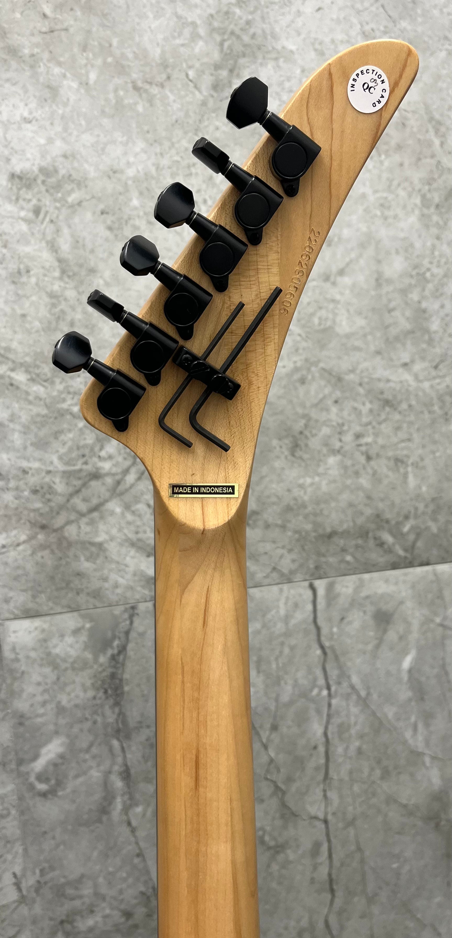 Kramer Nightswan Electric Guitar in Ebony with Blue Dots KNSBBPBF SERIAL NUMBER 22062905606 - 7.6 LBS