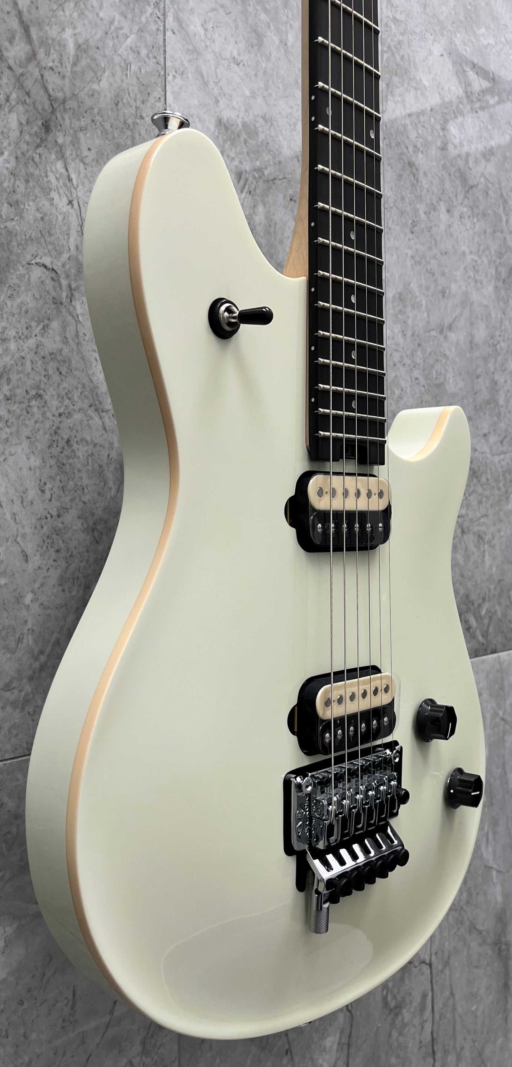 EVH Wolfgang Special Ebony Fingerboard Ivory 5107701549 — L.A. Music EVH Wolfgang Special Ebony Fingerboard Ivory 5107701549 — L.A. Music