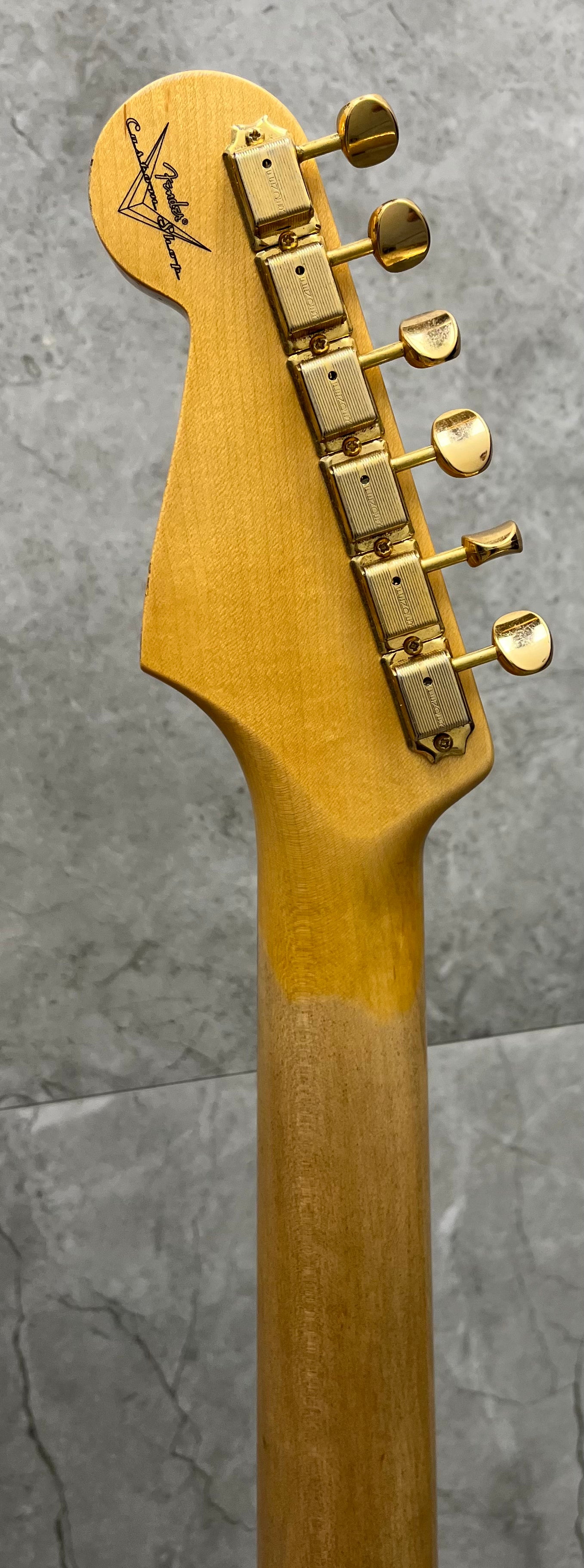 Fender Custom Shop SRV Stevie Ray Vaughan Signature Stratocaster Relic with Closet Classic Hardware, Rosewood Fingerboard, Faded 3-Color Sunburst 9235001087 SERIAL NUMBER CZ2585727 - 7.8 LBS