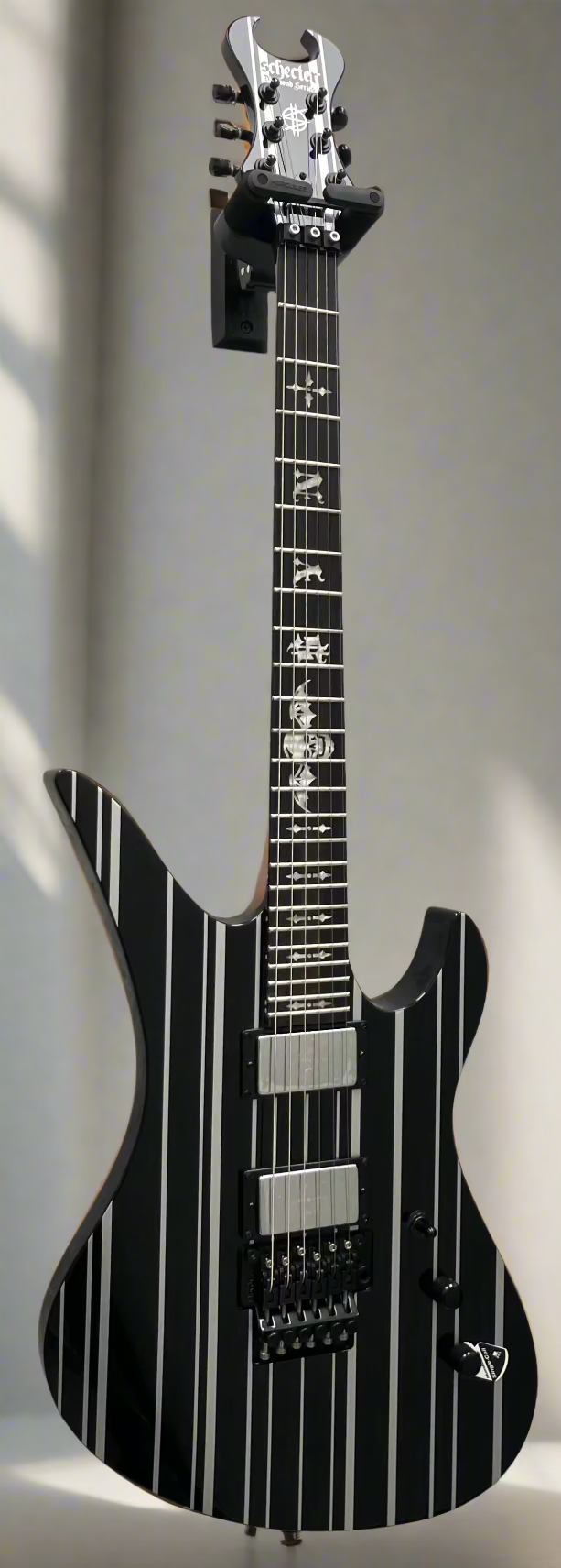 SCHECTER Synyster Custom Gloss Black with Silver Pin Stripes 1740-SHC
