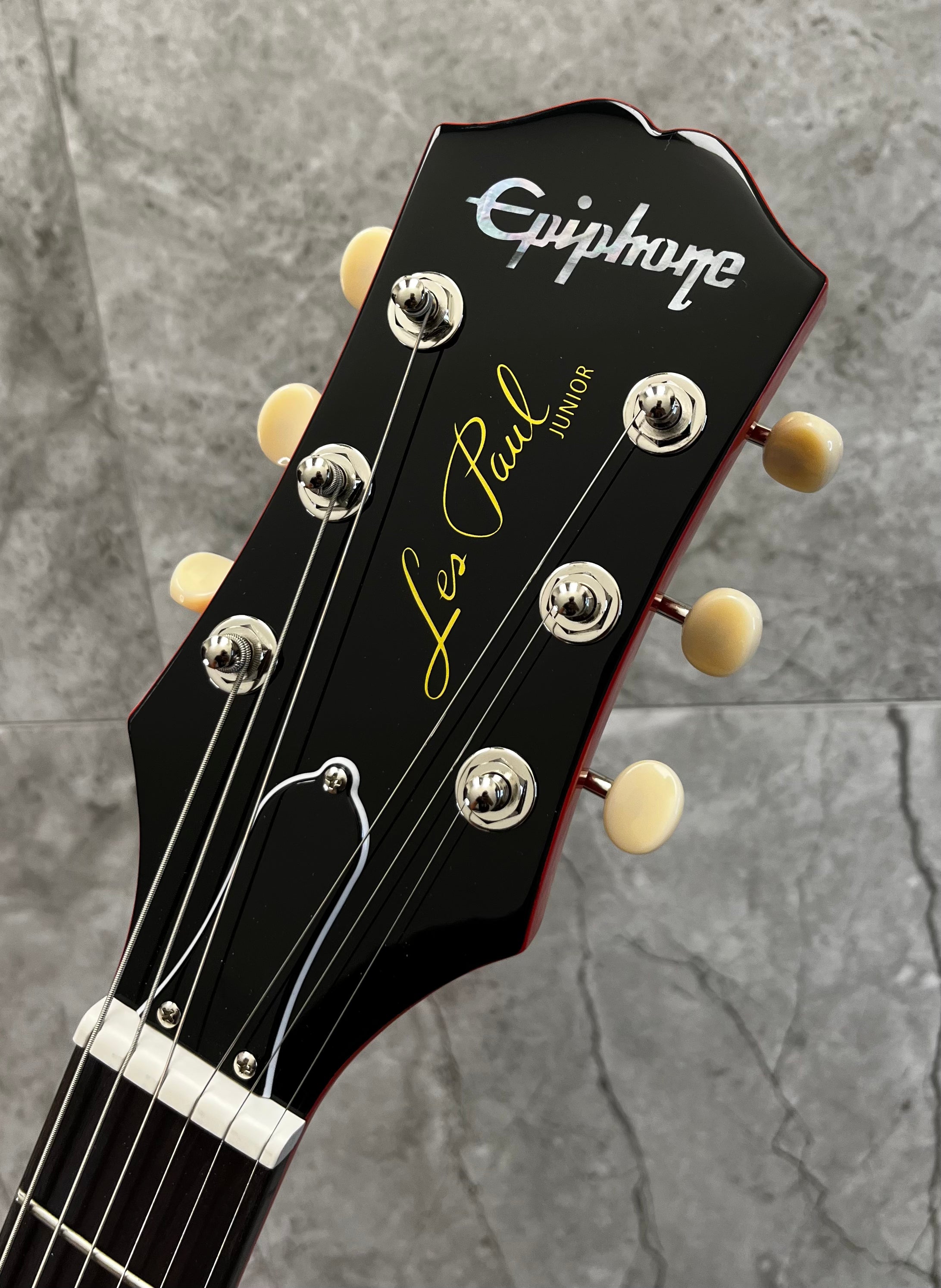 Epiphone Billie Joe Armstrong Les Paul Junior Electric Guitar with Hardshell Case - Radiant Red EIGBJALPJRRNH SERIAL NUMBER 26011524613 - 7 LBS 5 OZ