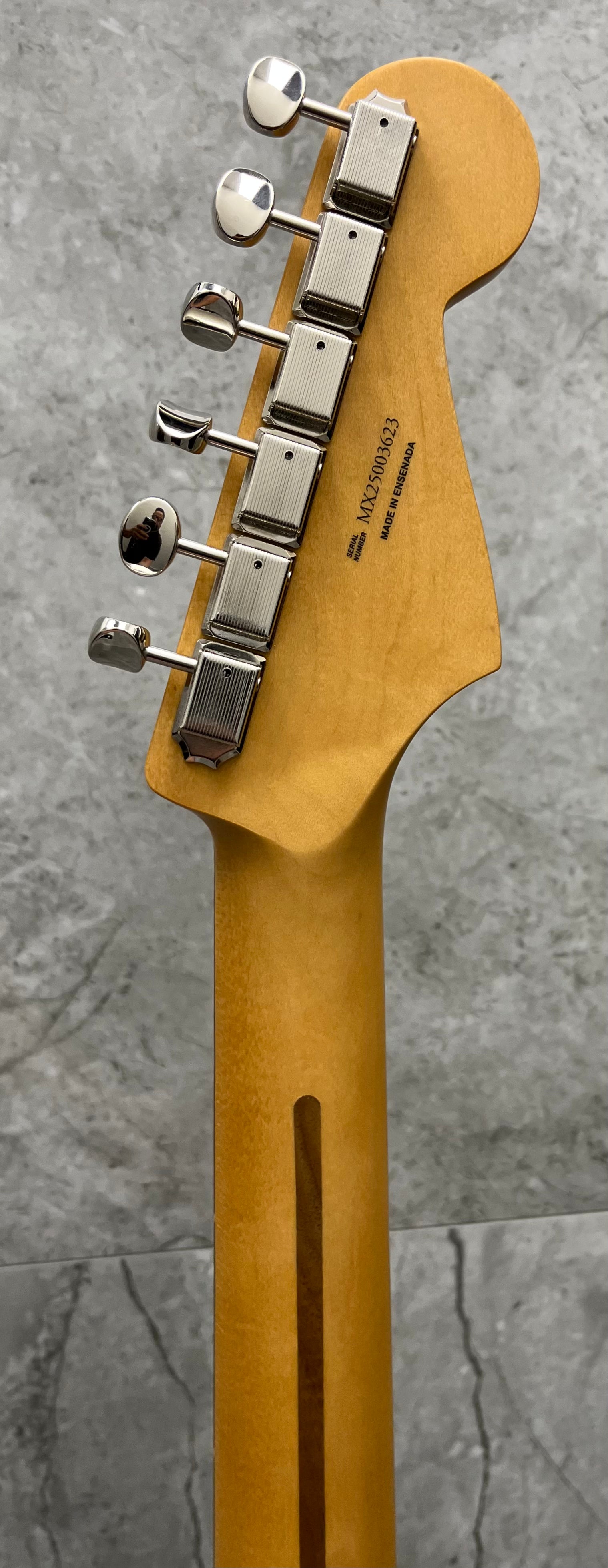 Fender Player II Stratocaster Left Hand, Rosewood Fingerboard, 3-Color Sunburst 0140530500 SERIAL NUMBER MX25003623 - 8.0 LBS