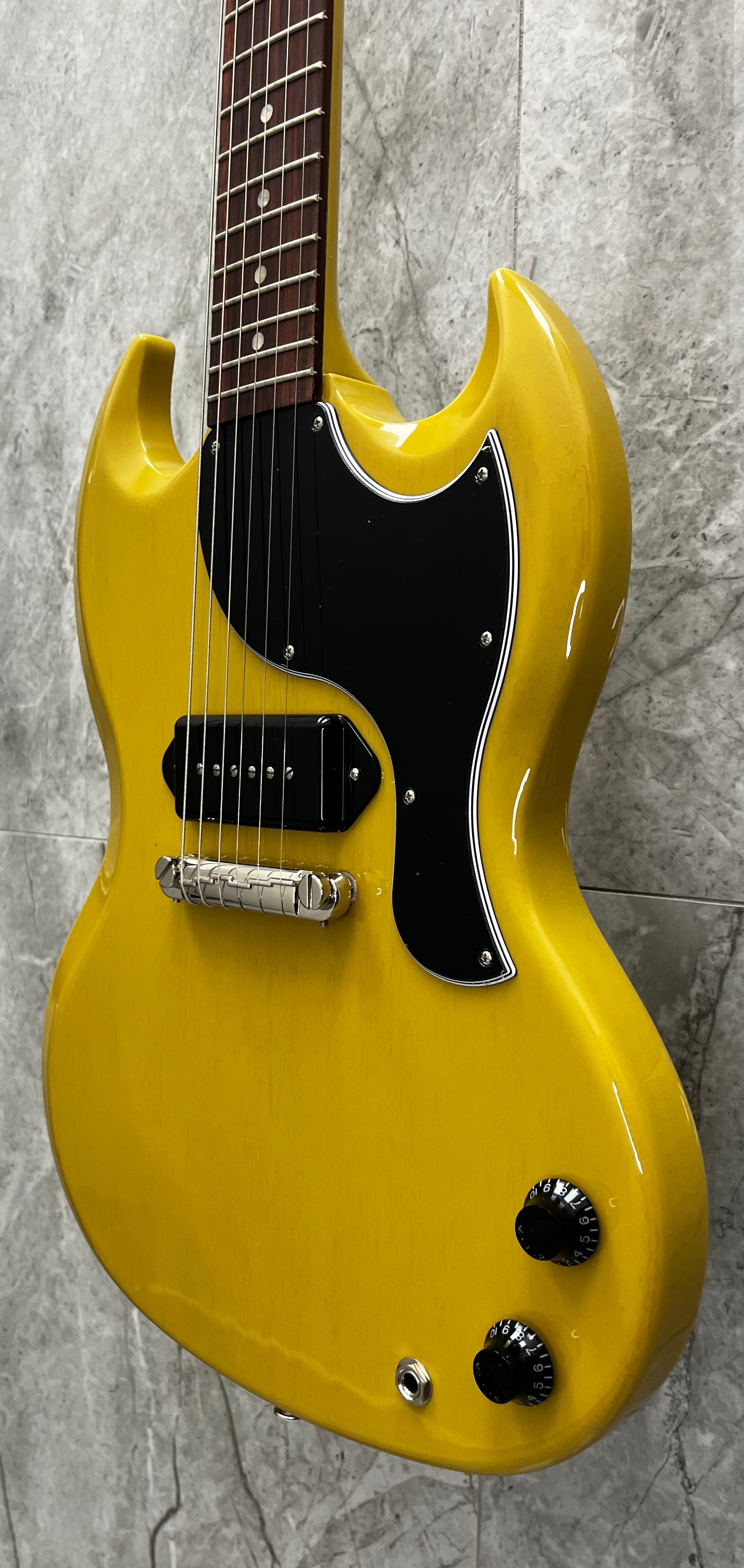 Gibson USA EXCLUSIVE SG Junior TV Yellow W/ HARDSHELL CASE SGJR25TVNH SERIAL NUMBER 221860239 - 5 LBS 15 OZ