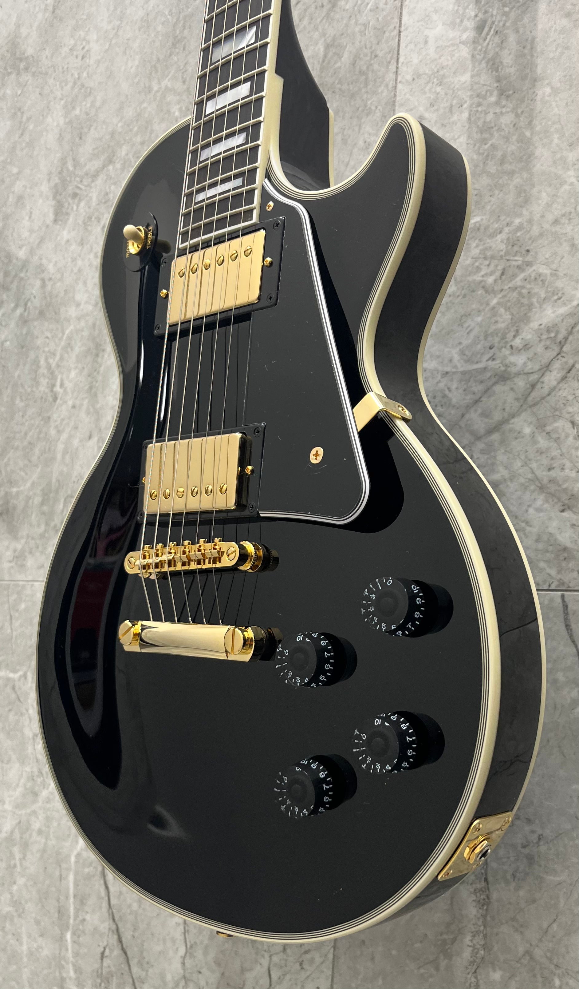 Epiphone ( GIBSON HEADSTOCK ) Les Paul Custom Electric Guitar with Case - Ebony ECLPCEBGH SERIAL NUMBER 25031522025 - 9.0 LBS
