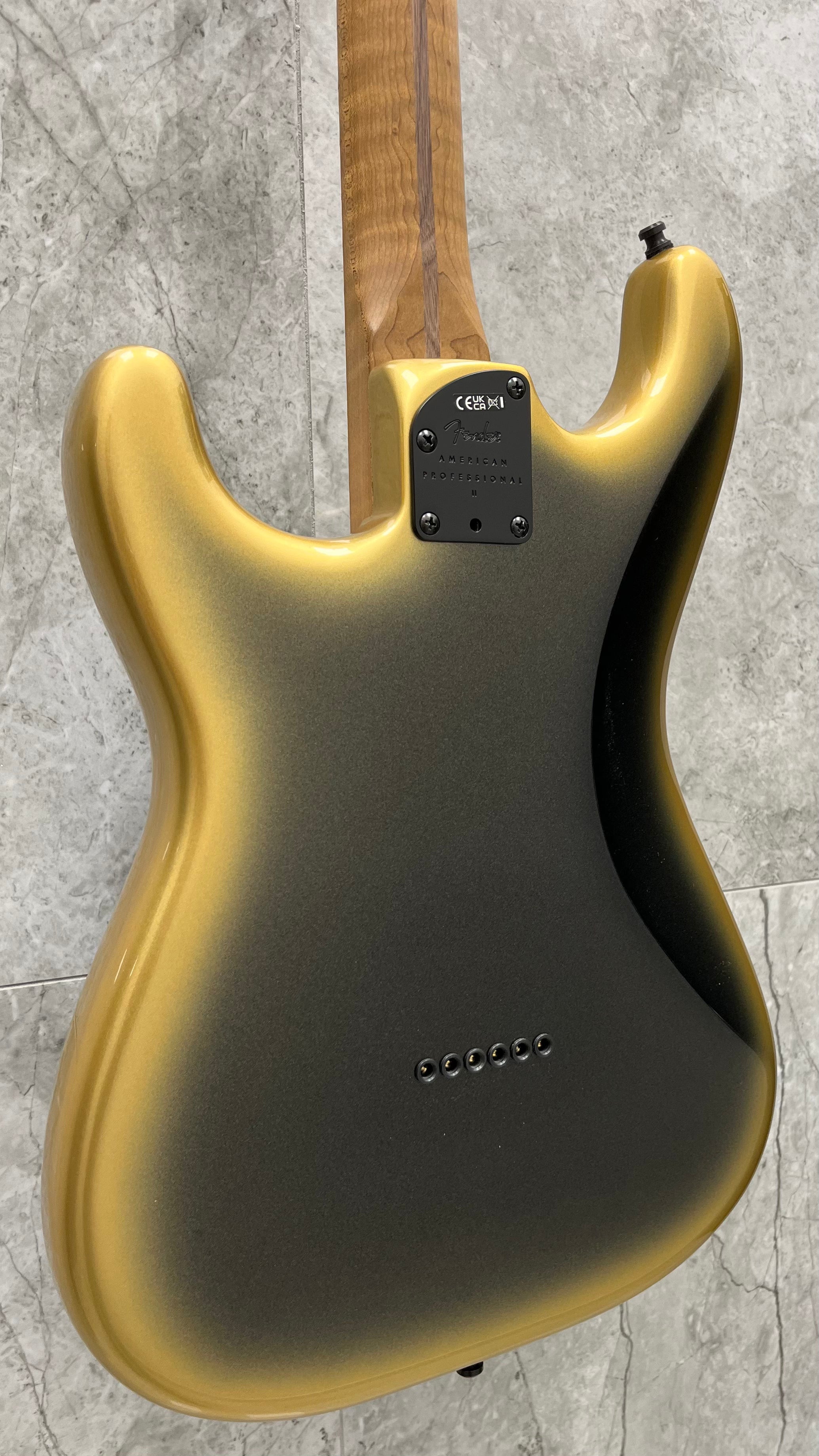 FENDER USA Limited Edition American Professional II Stratocaster, HSS, Roasted Flame Maple Fingerboard Gold Night 0173912771 SERIAL NUMBER US24066632 - 7.2 LBS