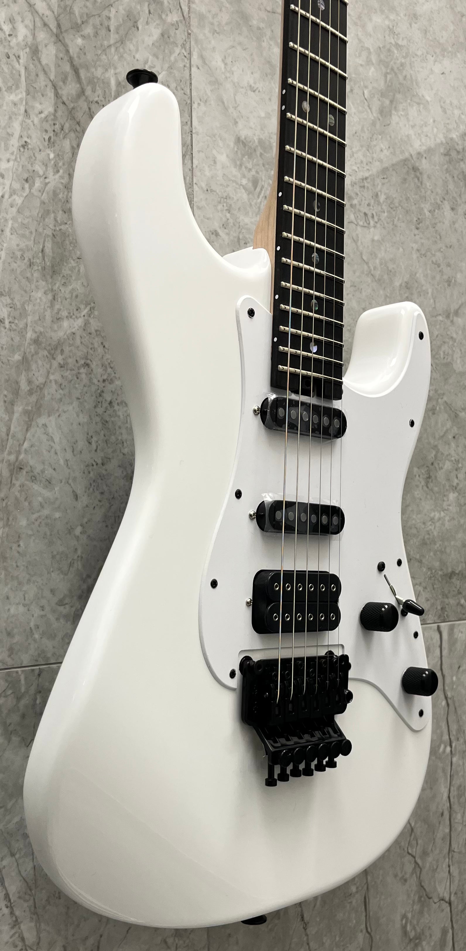 Jackson USA Adrian Smith San Dimas DK, Ebony Fingerboard, Snow White 2805053876 SERIAL NUMBER 010535 - 8 LBS 7 OZ