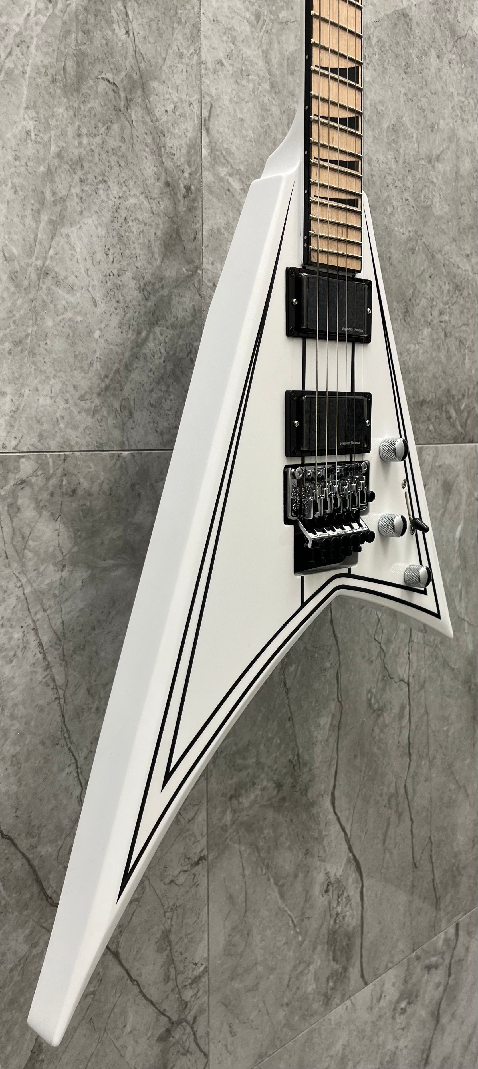 Jackson X Series Rhoads RRX24M Maple Fingerboard Snow White with Black Pinstripes SERIAL NUMBER ICJ2500548 - 7.6 LBS