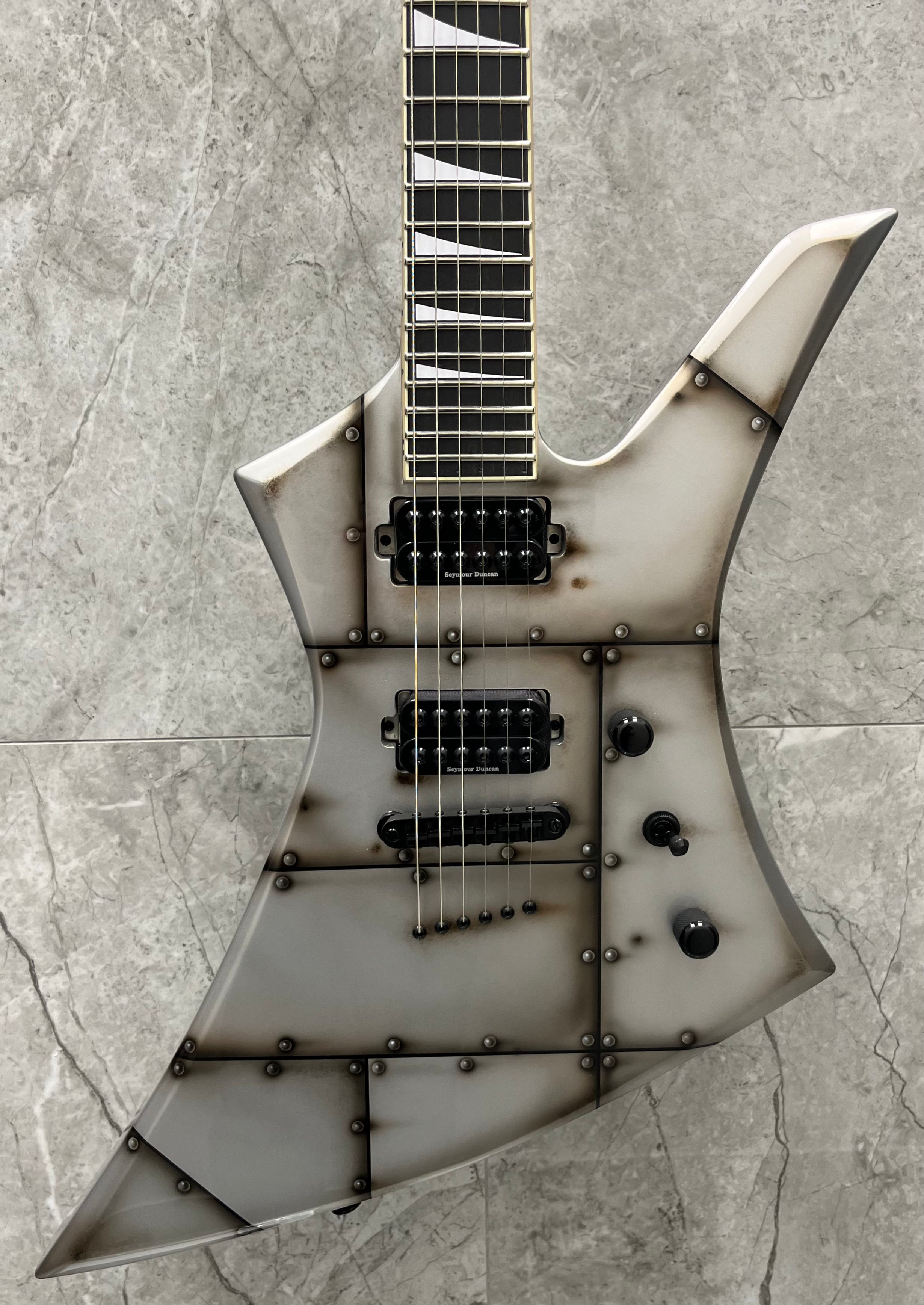 JACKSON USA CUSTOM SHOP KELLY KE2 AT1 - BOLTED STEEL HAND AIRBRUSHED BY THE JACKSON ARTIST 2811002518 SERIAL NUMBER J11371 - 7 LBS 14 OZ