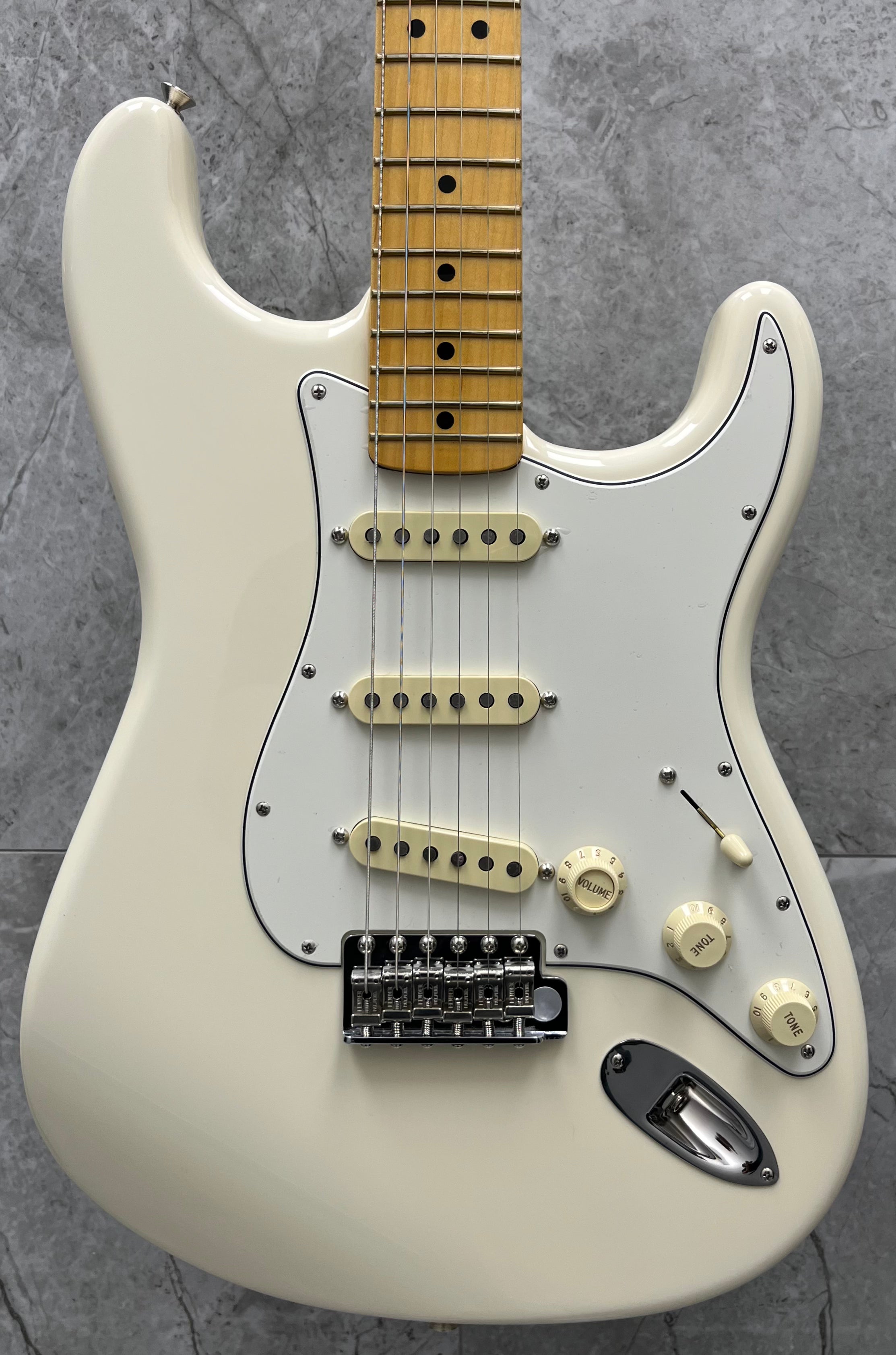 Fender USA Limited Edition American Vintage II 1973 Stratocaster, Maple Fingerboard - Olympic White 0170252805 SERIAL NUMBER V16686 - 8 LBS 3 OZ