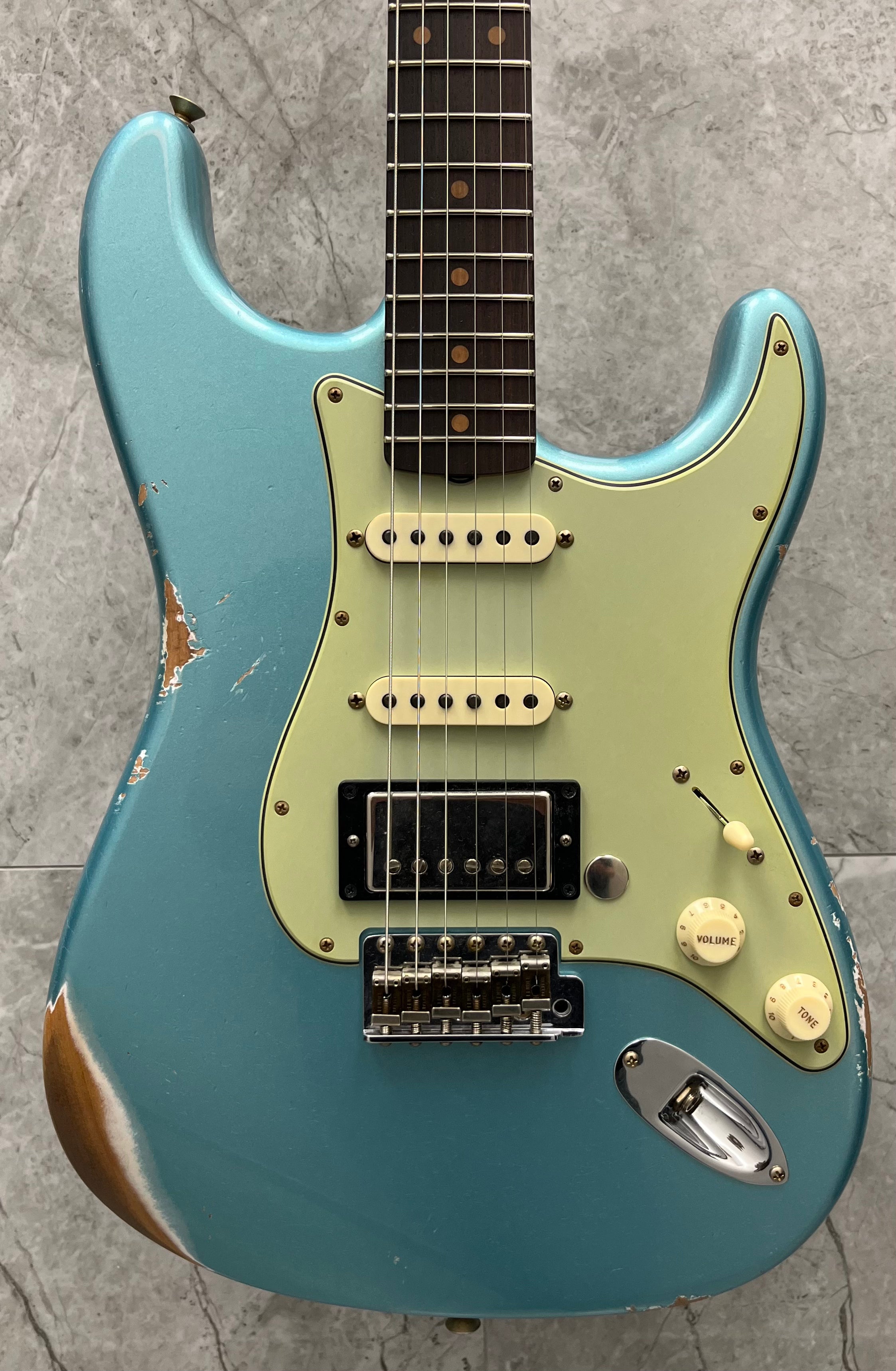 FENDER CUSTOM SHOP Limited Edition 59 Stratocaster HSS Relic Rosewood Fingerboard, Daphne Blue Metallic 9235700071 SERIAL NUMBER CZ587410 - 7.6 LBS