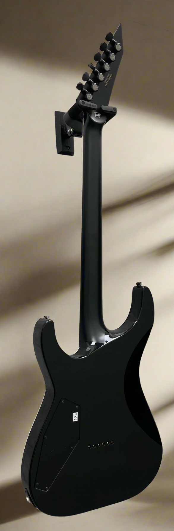 ESP MADE IN JAPAN E-II M-II HT MERCURY BLUE BURST EII MII W/ HARD SHELL CASE EIIMIIHTBMMBLUB SERIAL NUMBER ES6091243 - 8.2LBS