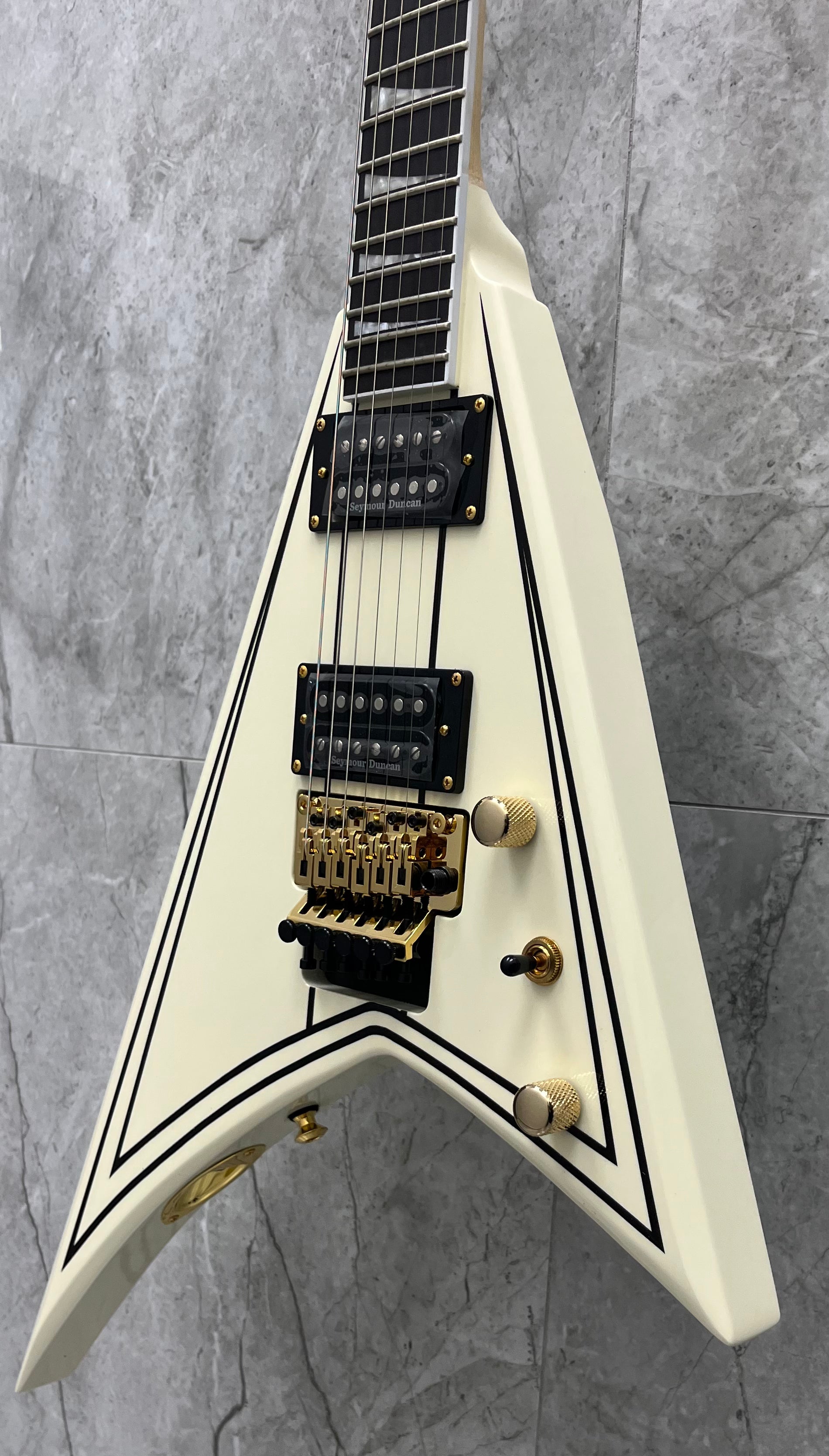 Jackson Pro Rhoads RR3 Ebony Fingerboard Ivory with Black Pinstripes 2914312557 SERIAL NUMBER ISJ2403404 - 6.8 LBS