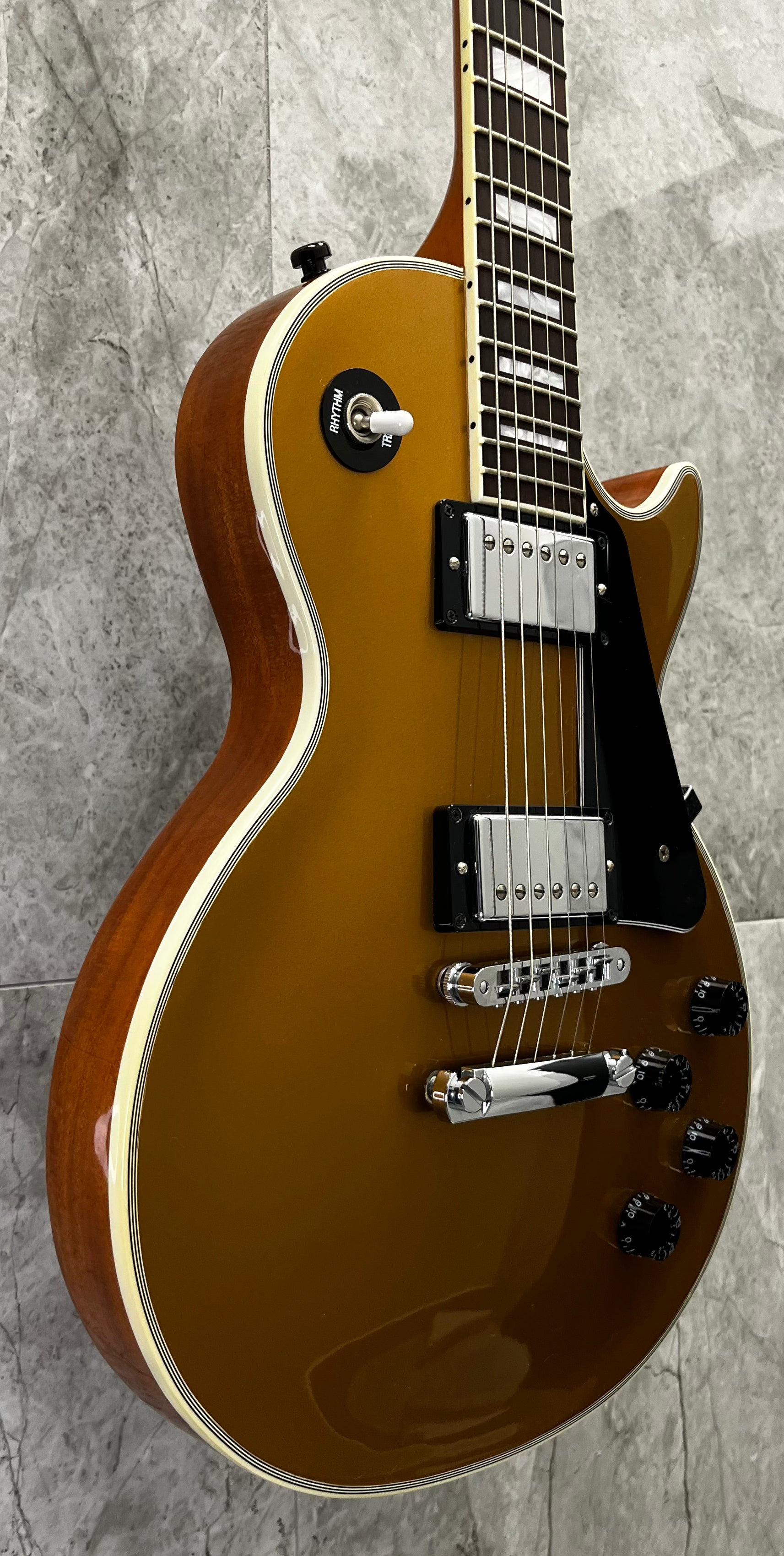 Gibson USA Les Paul Custom Classic Gold Top  - Consignment - USED SPECIAL 2012 - EXCELLENT CONDITION - SERIAL NUMBER 127211312 - 9 LBS 6 OZ