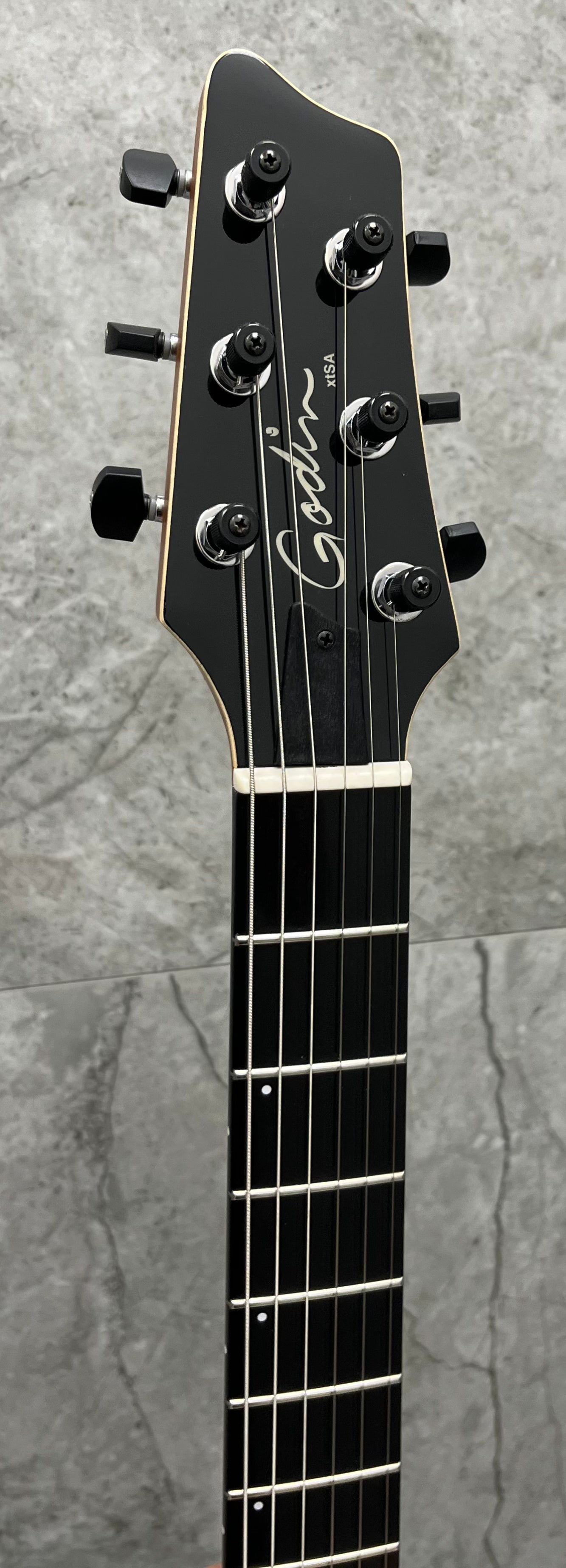 Godin Made in Canada xtSA 6 String Koa Extreme HG W/ GIG BAG 041497 SERIAL NUMBER 22184102 - 8.4 LBS
