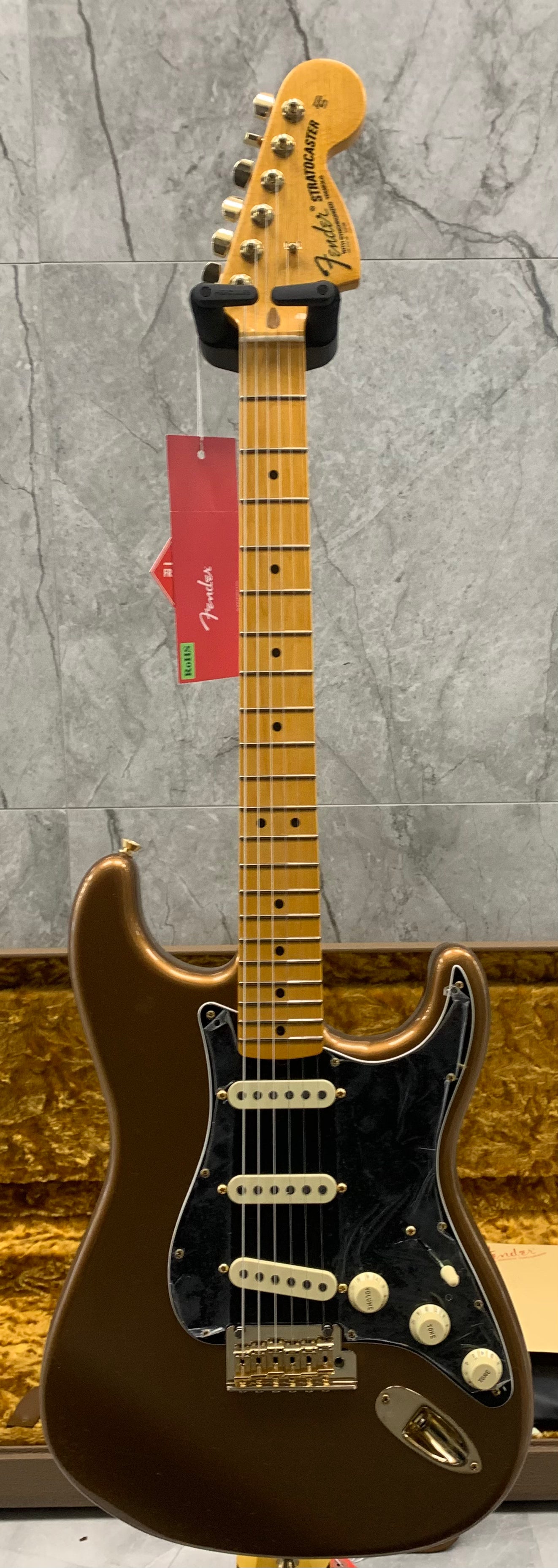 Fender USA Bruno Mars Stratocaster Maple Fingerboard, Mars Mocha 0116862877 SERIAL NUMBER US23063095 - 7.2 LBS