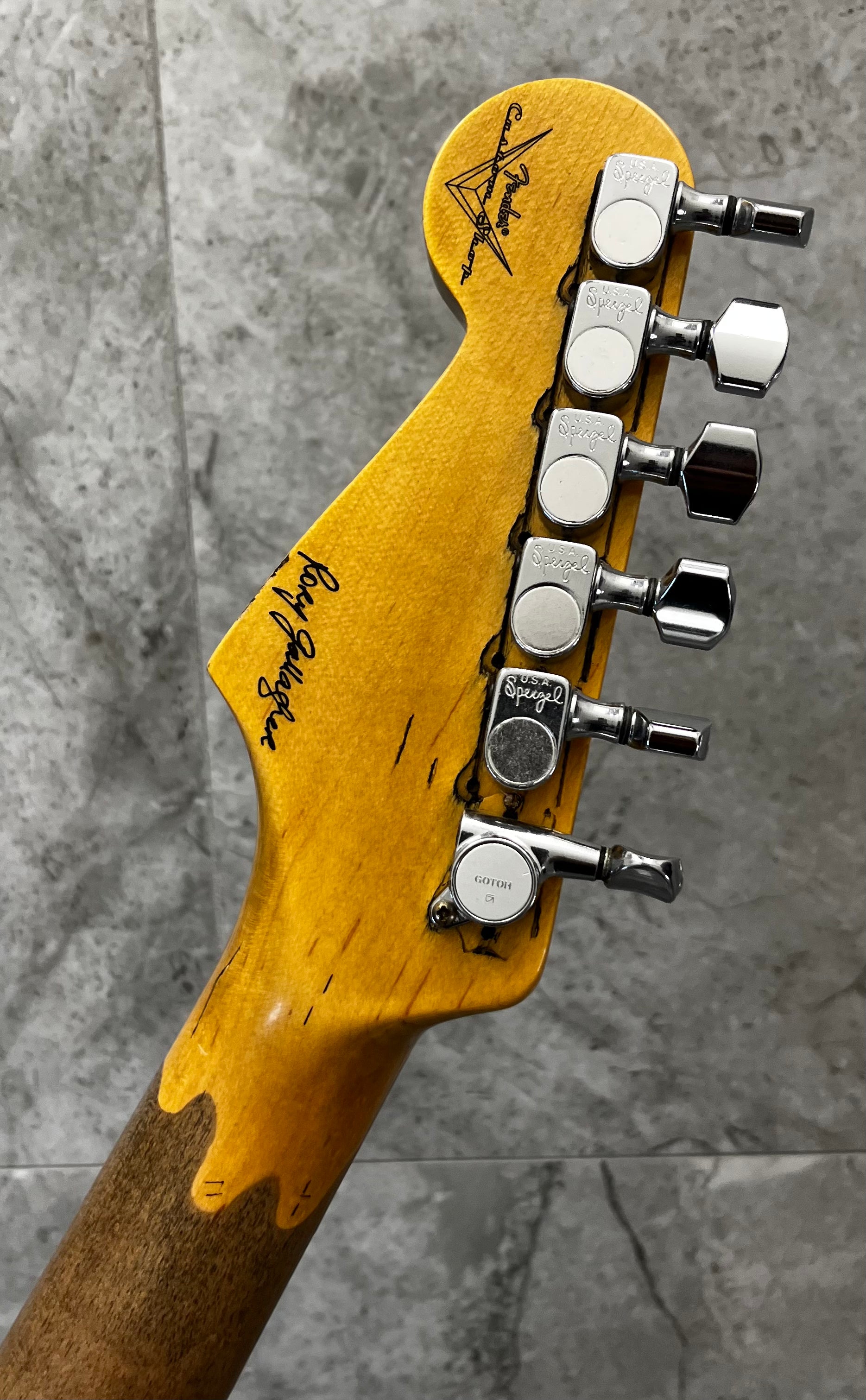 Fender USA Custom Shop Rory Gallagher Signature Stratocaster Relic Rosewood Fingerboard, 3-Color Sunburst 9235001128 SERIAL NUMBER R150379 - 7 LBS 15 OZ